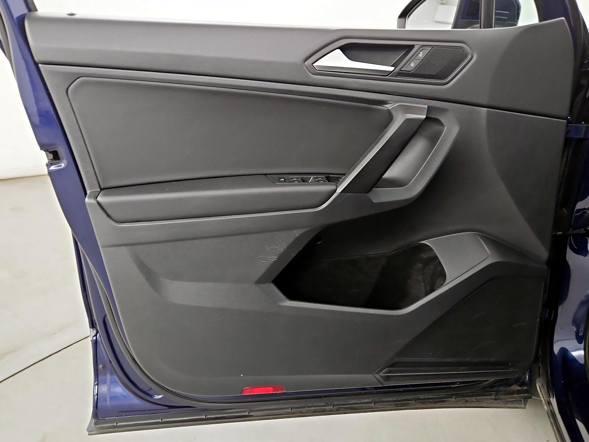 Thumbnail: 2021 Volkswagen Tiguan - 12