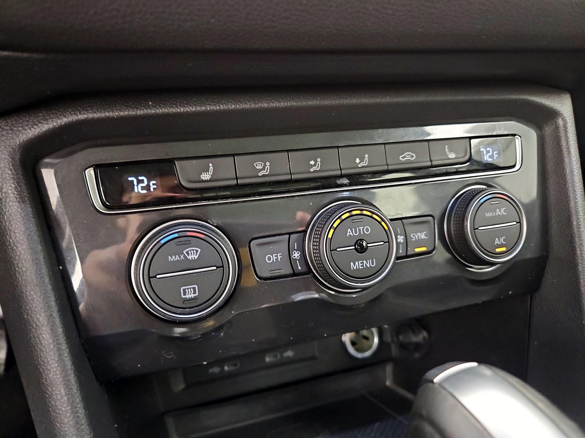Thumbnail: 2021 Volkswagen Tiguan - 16
