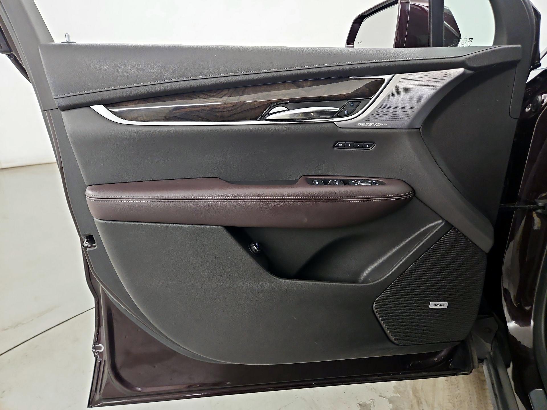 Thumbnail: 2020 Cadillac XT6 - 12