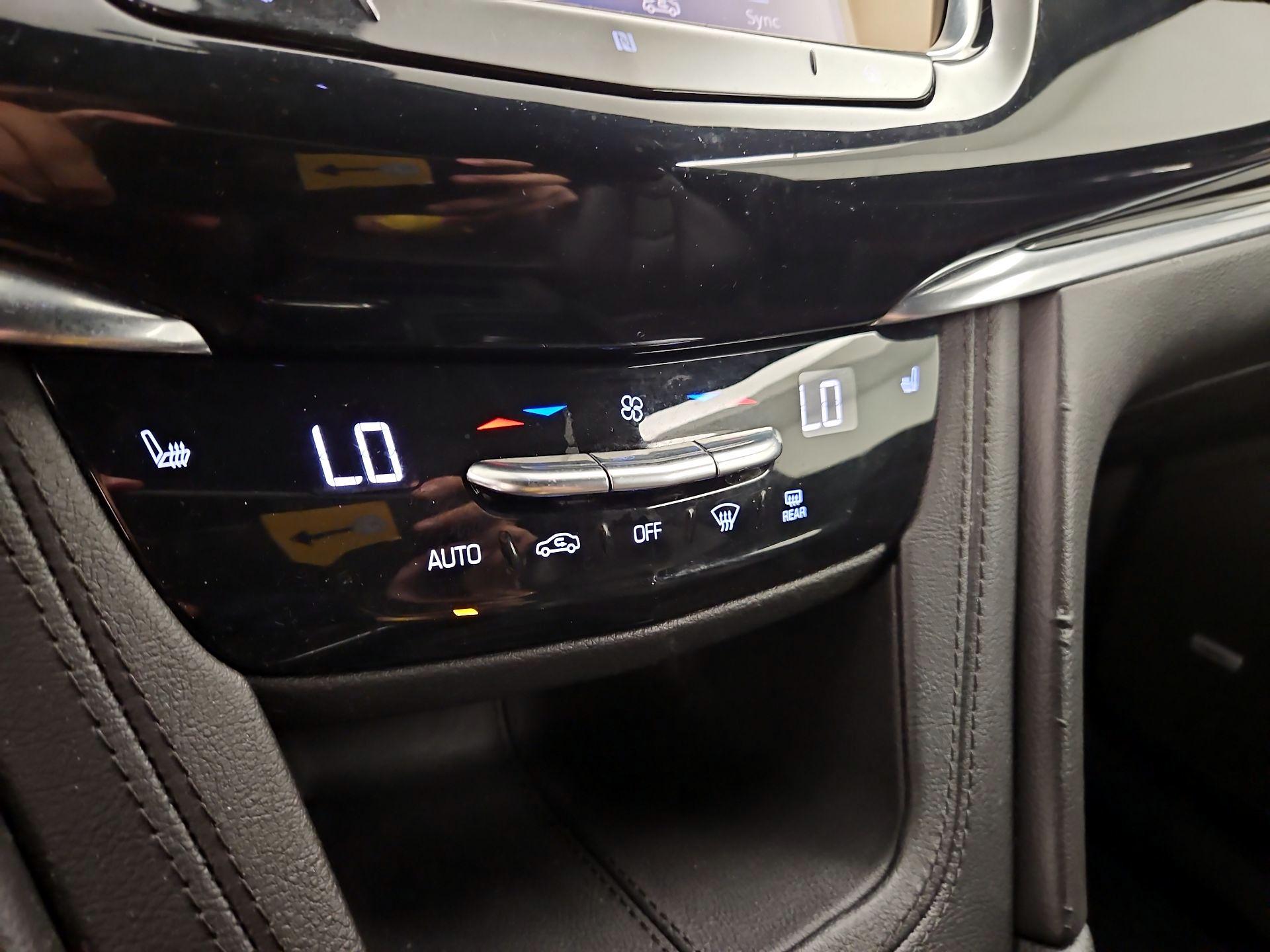 Thumbnail: 2020 Cadillac XT6 - 17