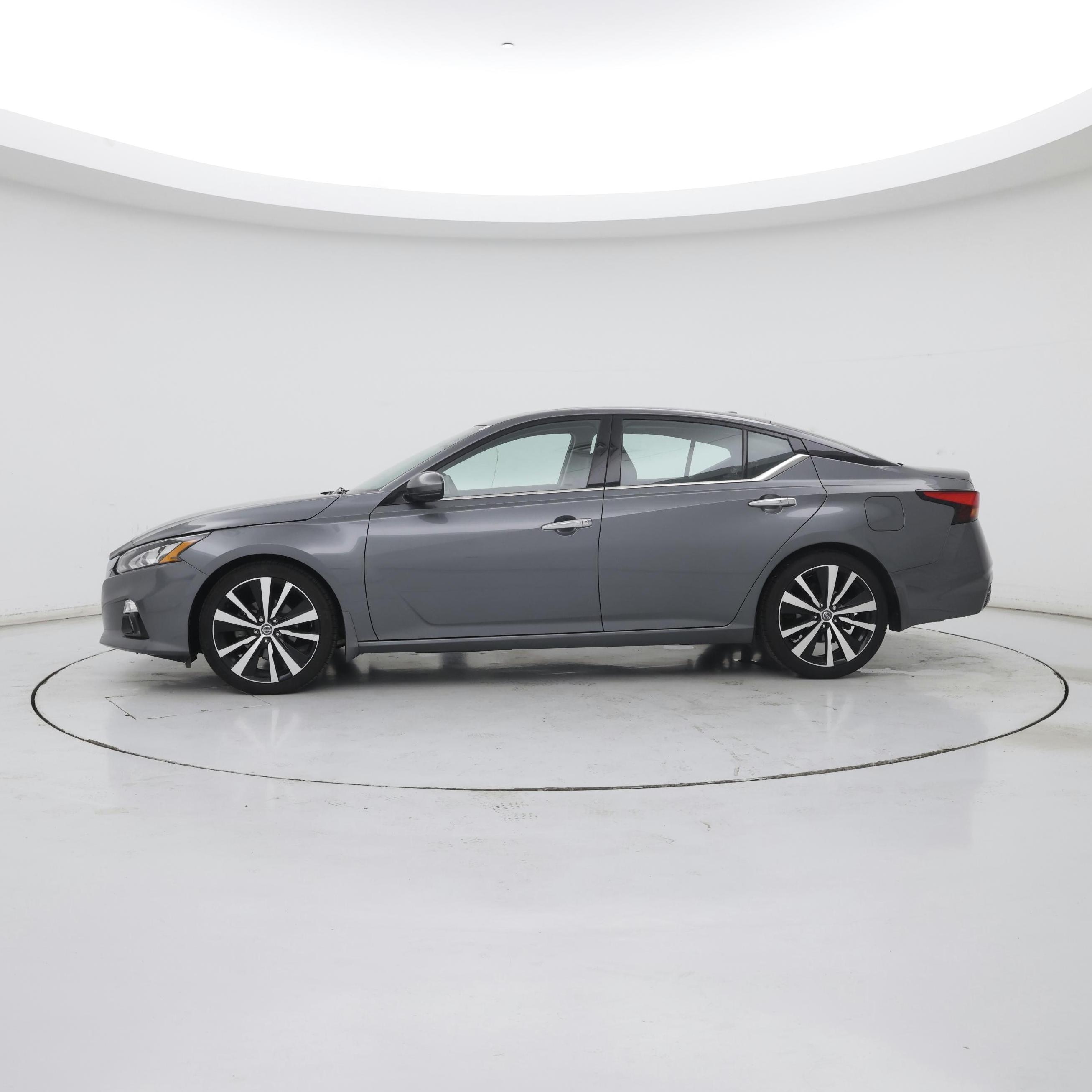 Thumbnail: 2020 Nissan Altima - 3