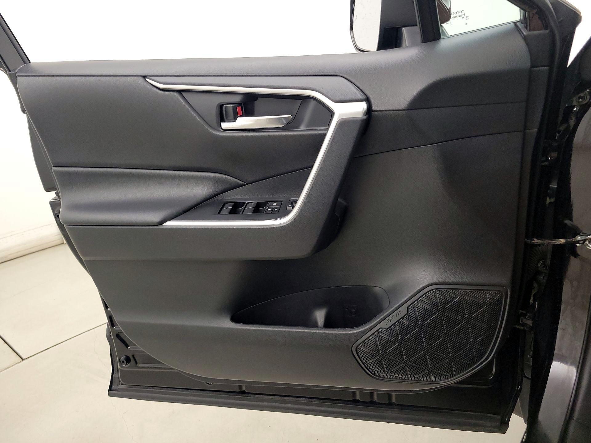 Thumbnail: 2021 Toyota RAV4 - 12