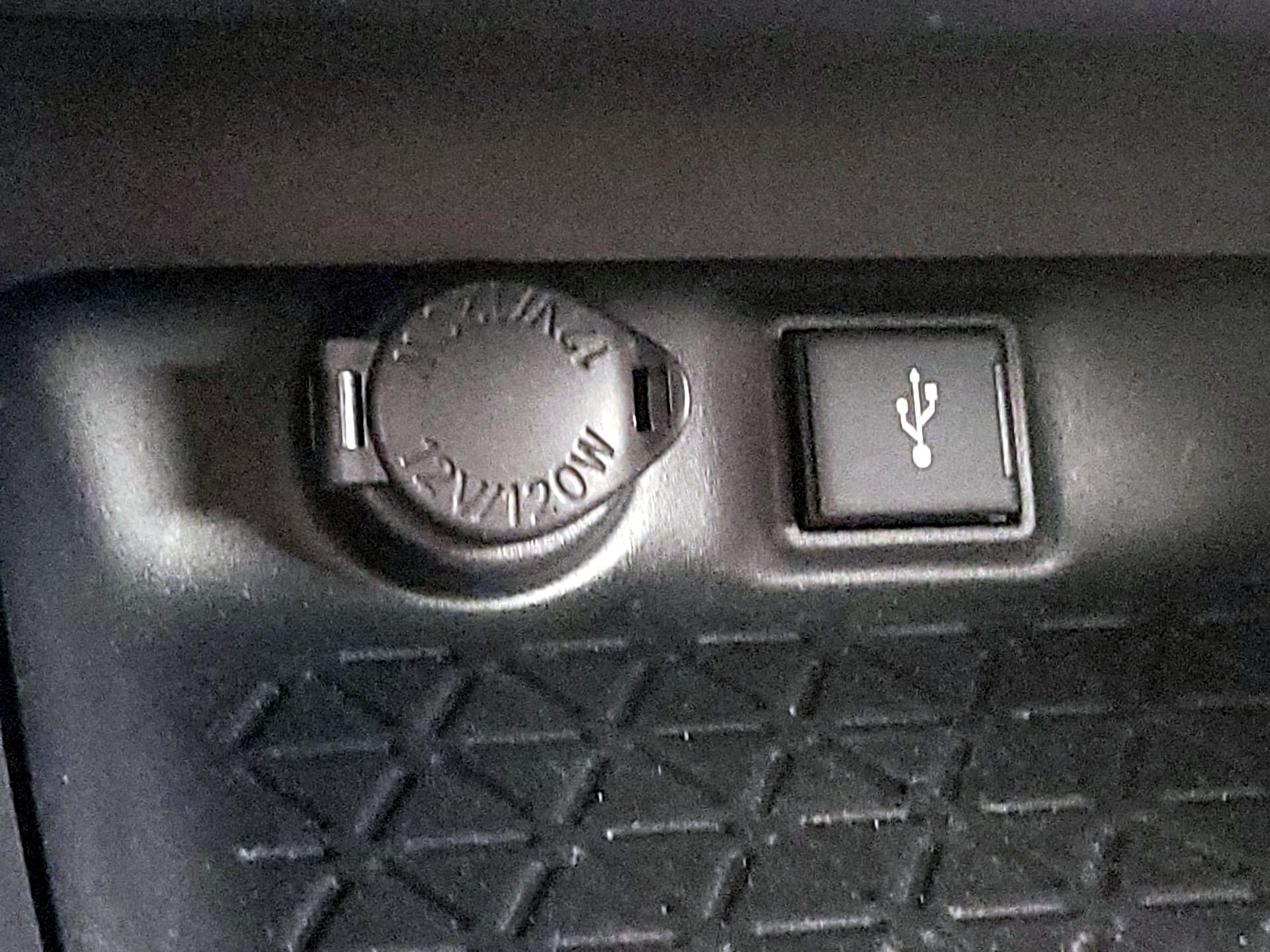Thumbnail: 2021 Toyota RAV4 - 18