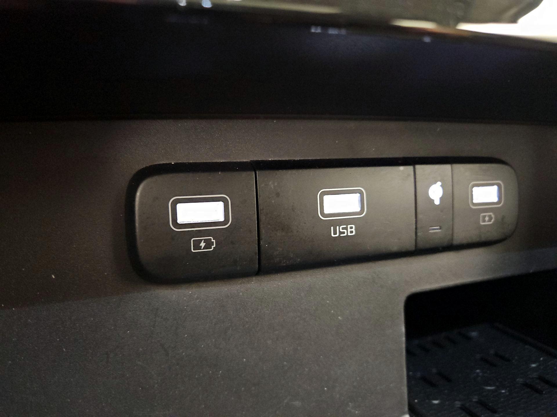 Thumbnail: 2024 Kia Carnival - 19