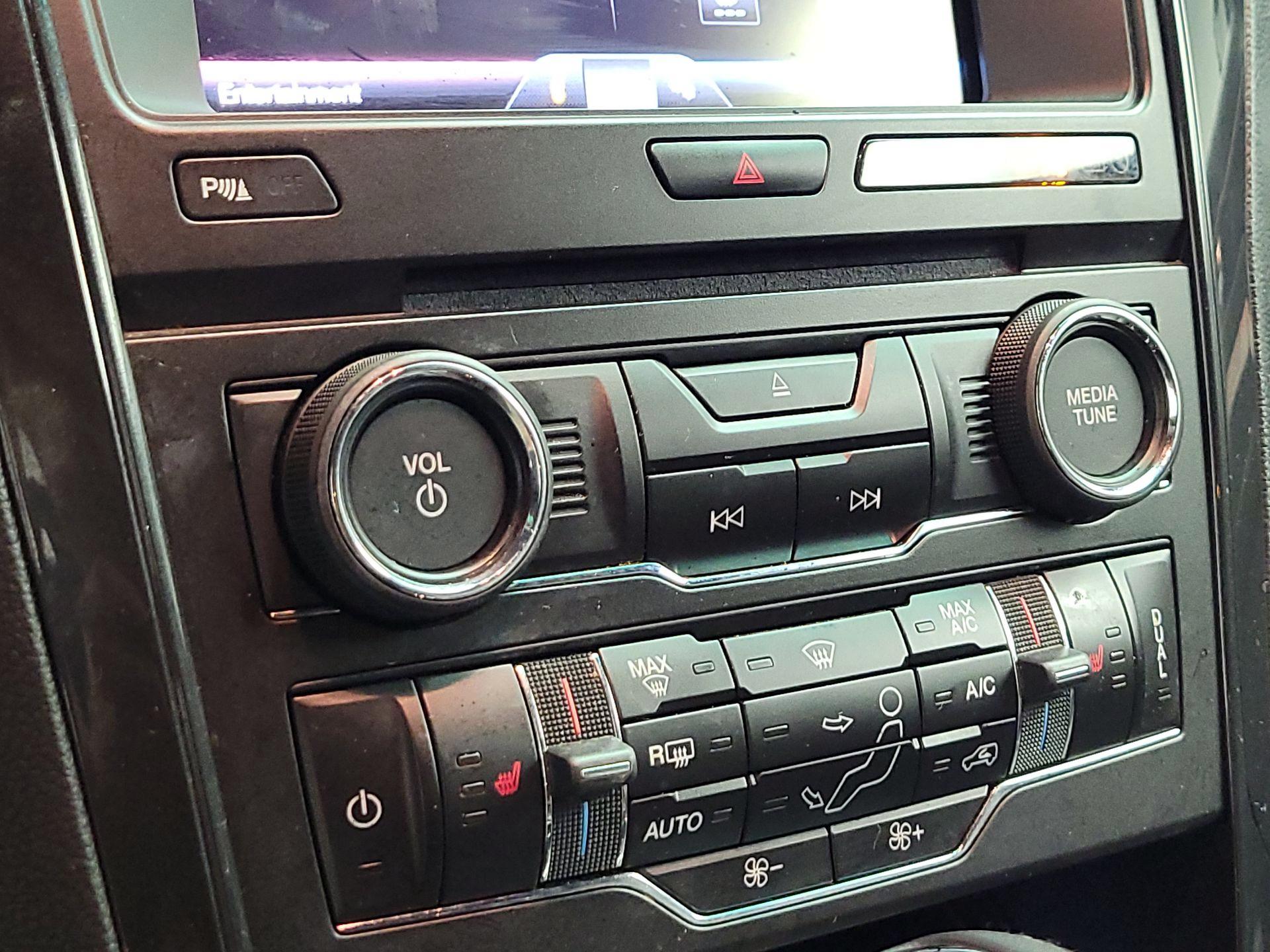Thumbnail: 2016 Ford Explorer - 16