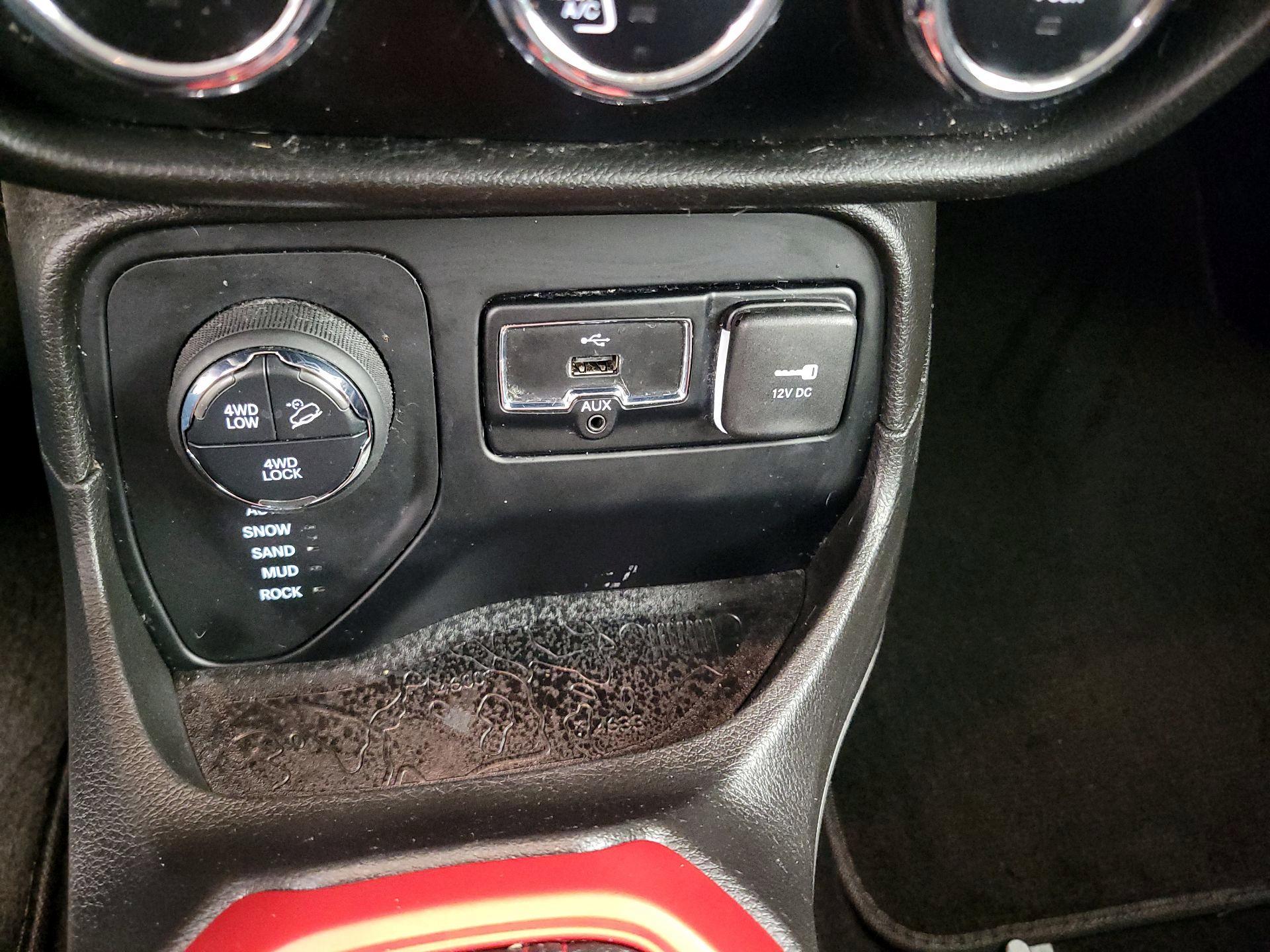 Thumbnail: 2017 Jeep Renegade - 19