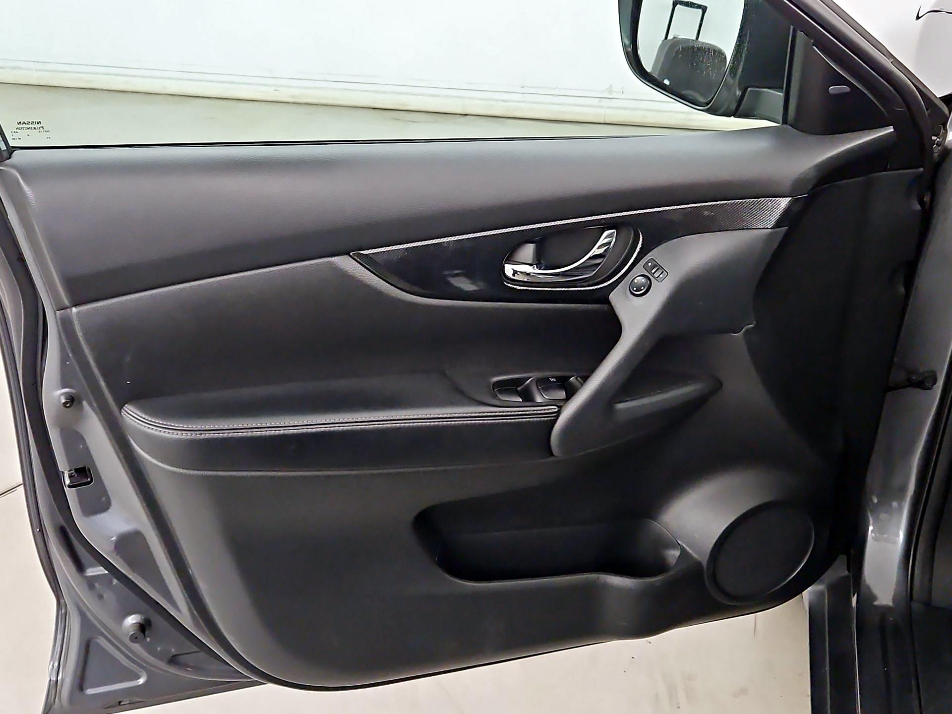 Thumbnail: 2016 Nissan Rogue - 12