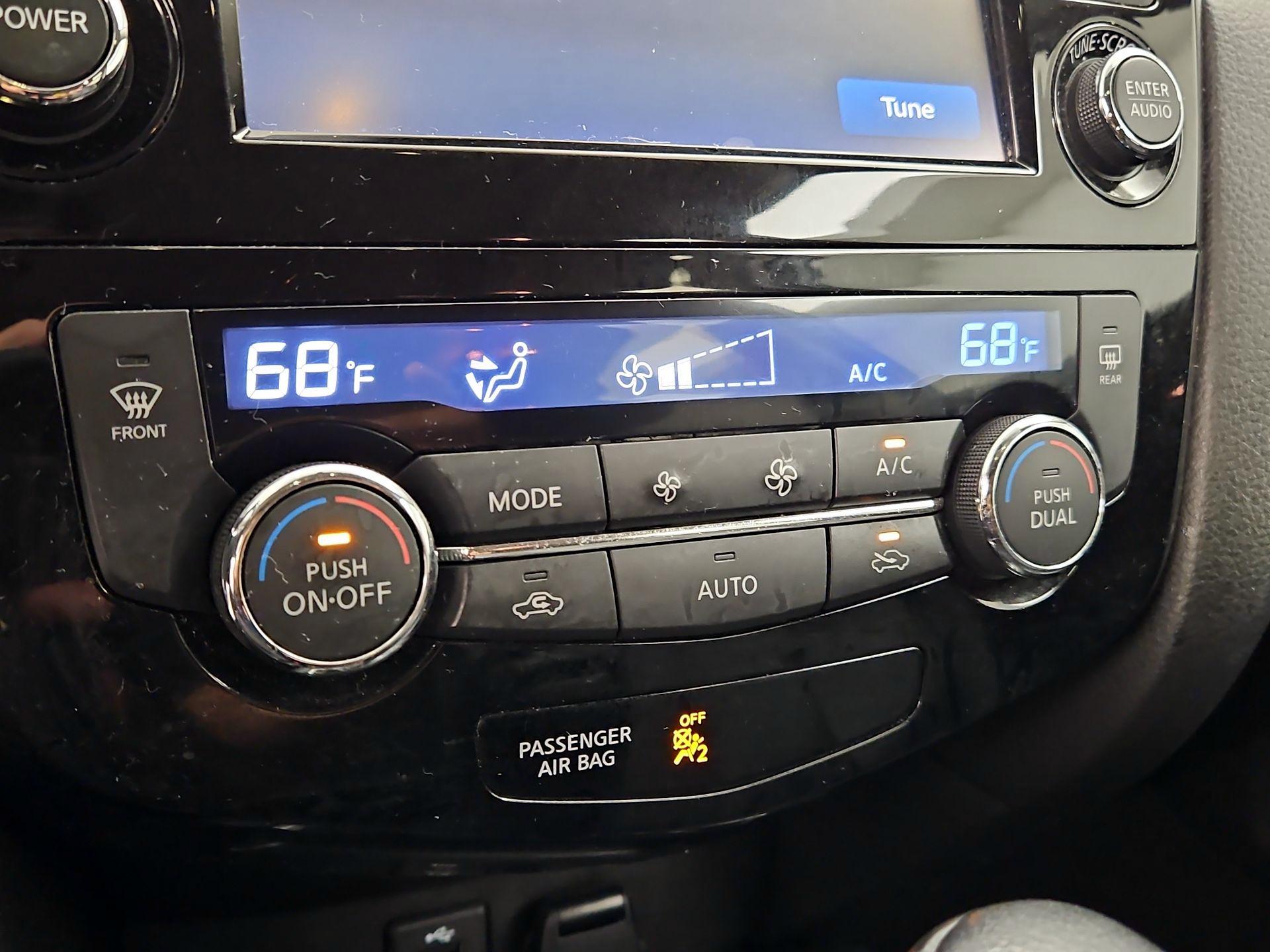 Thumbnail: 2016 Nissan Rogue - 17