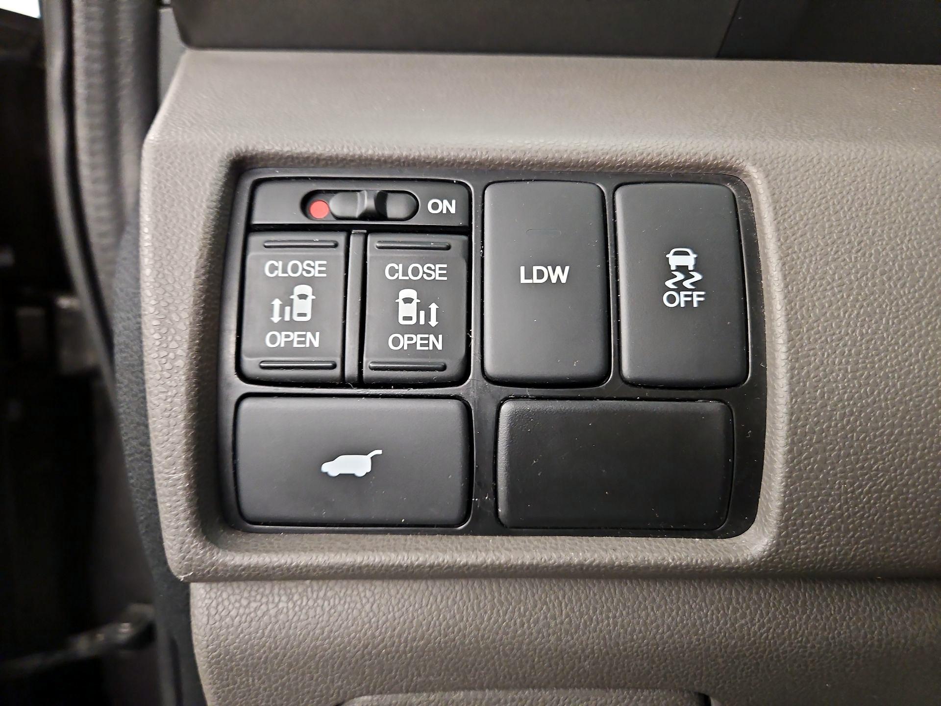 Thumbnail: 2016 Honda Odyssey - 13