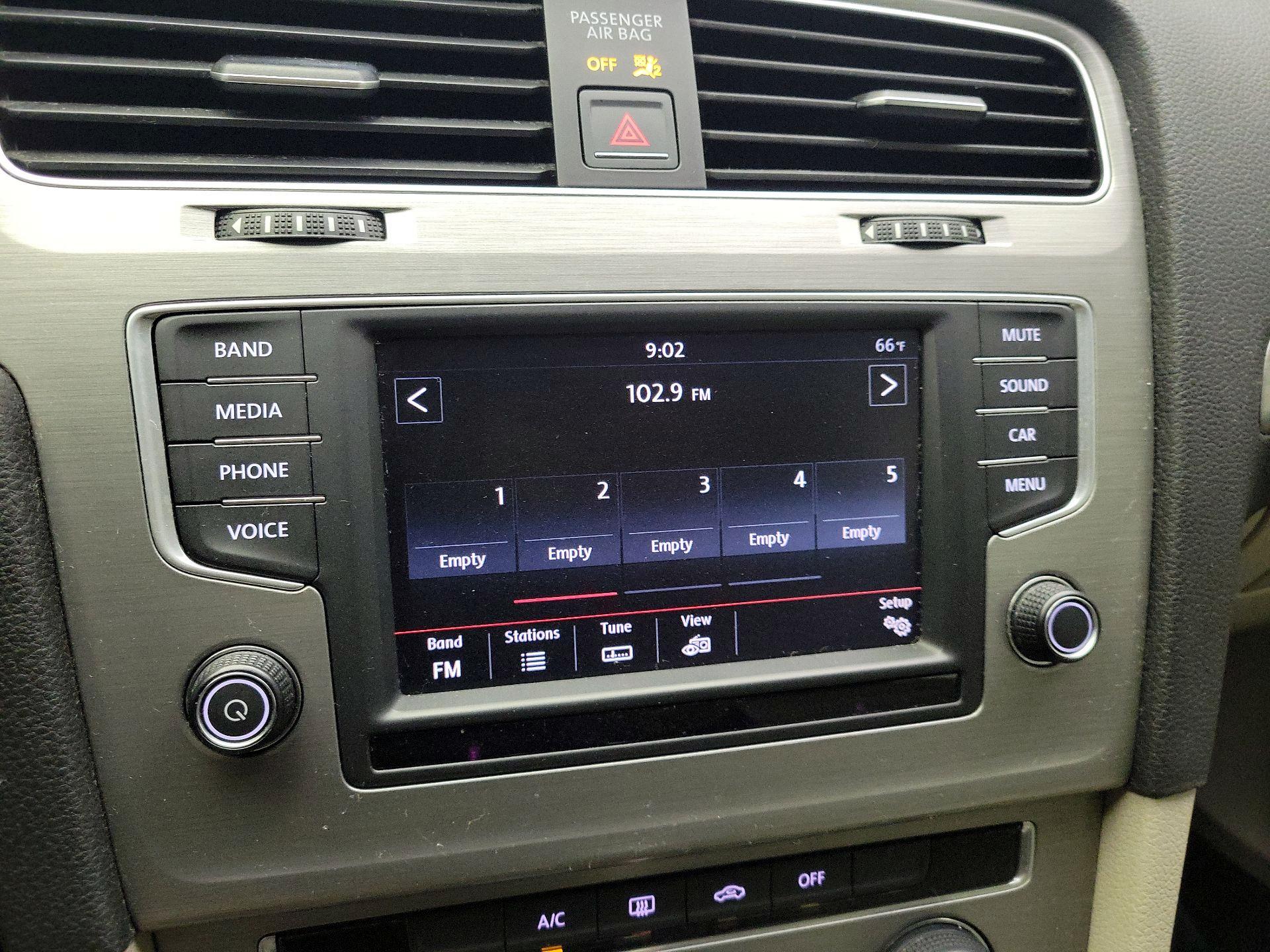 Thumbnail: 2016 Volkswagen Golf - 15