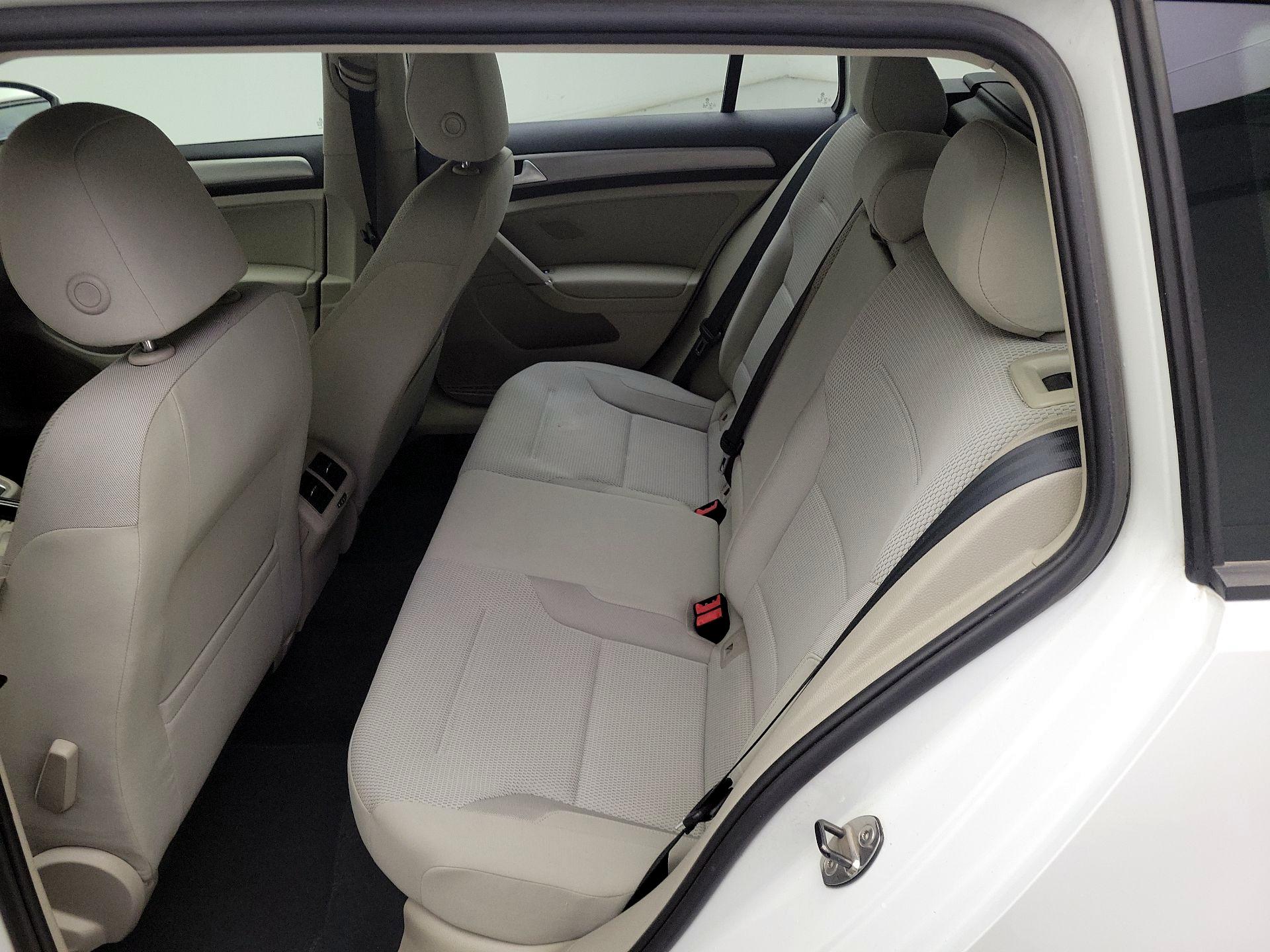 Thumbnail: 2016 Volkswagen Golf - 19