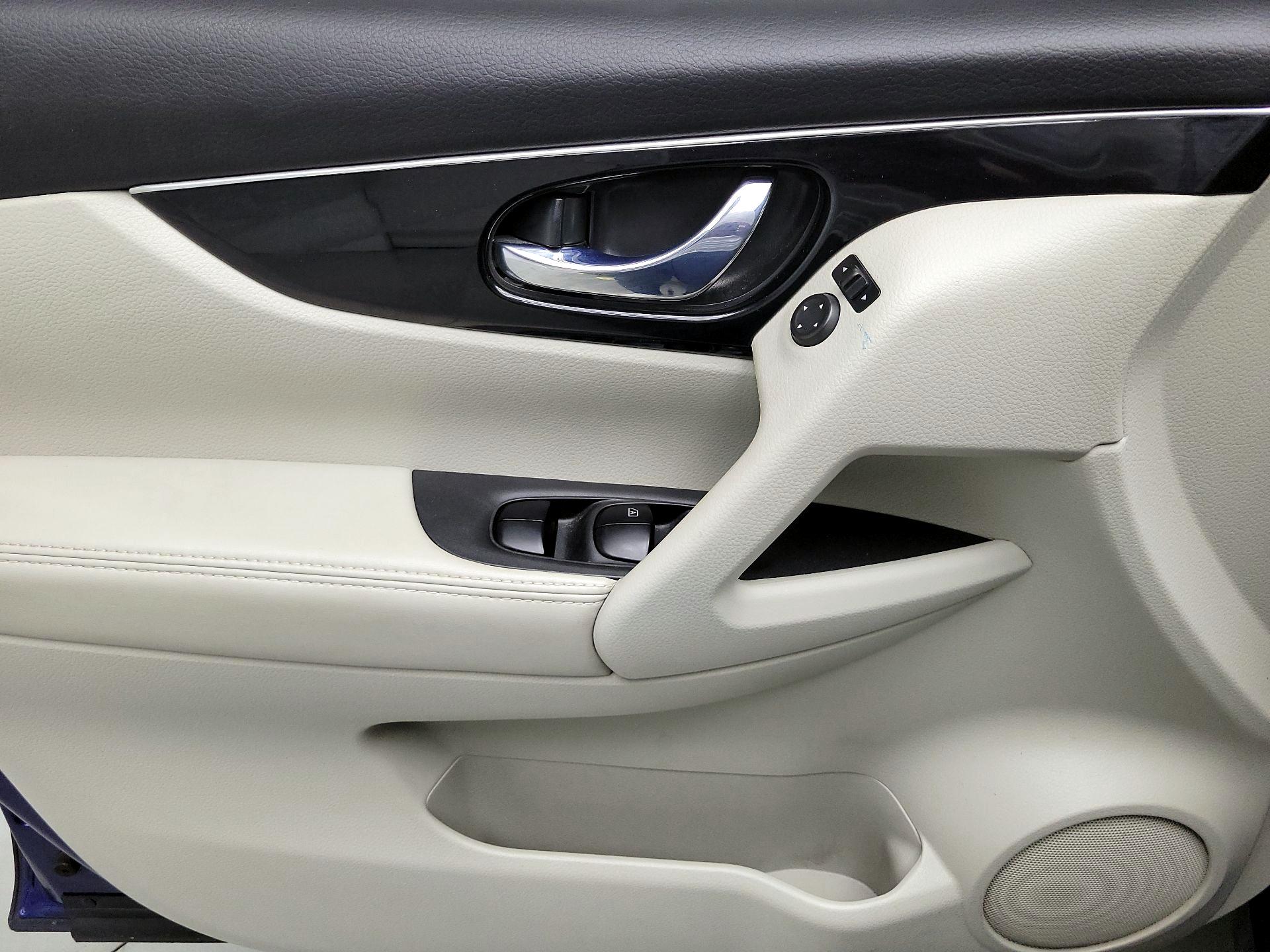 Thumbnail: 2019 Nissan Rogue Sport - 12