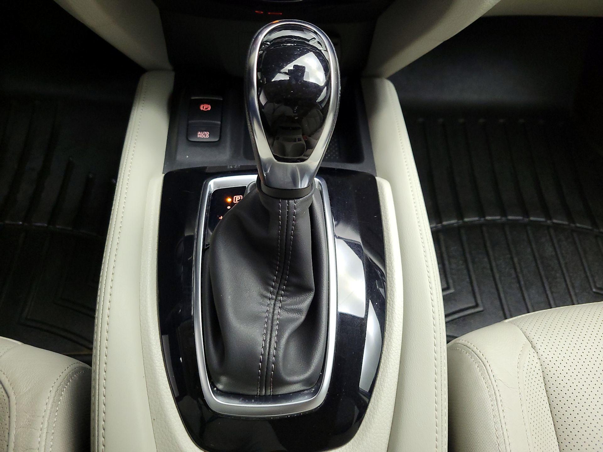 Thumbnail: 2019 Nissan Rogue Sport - 18