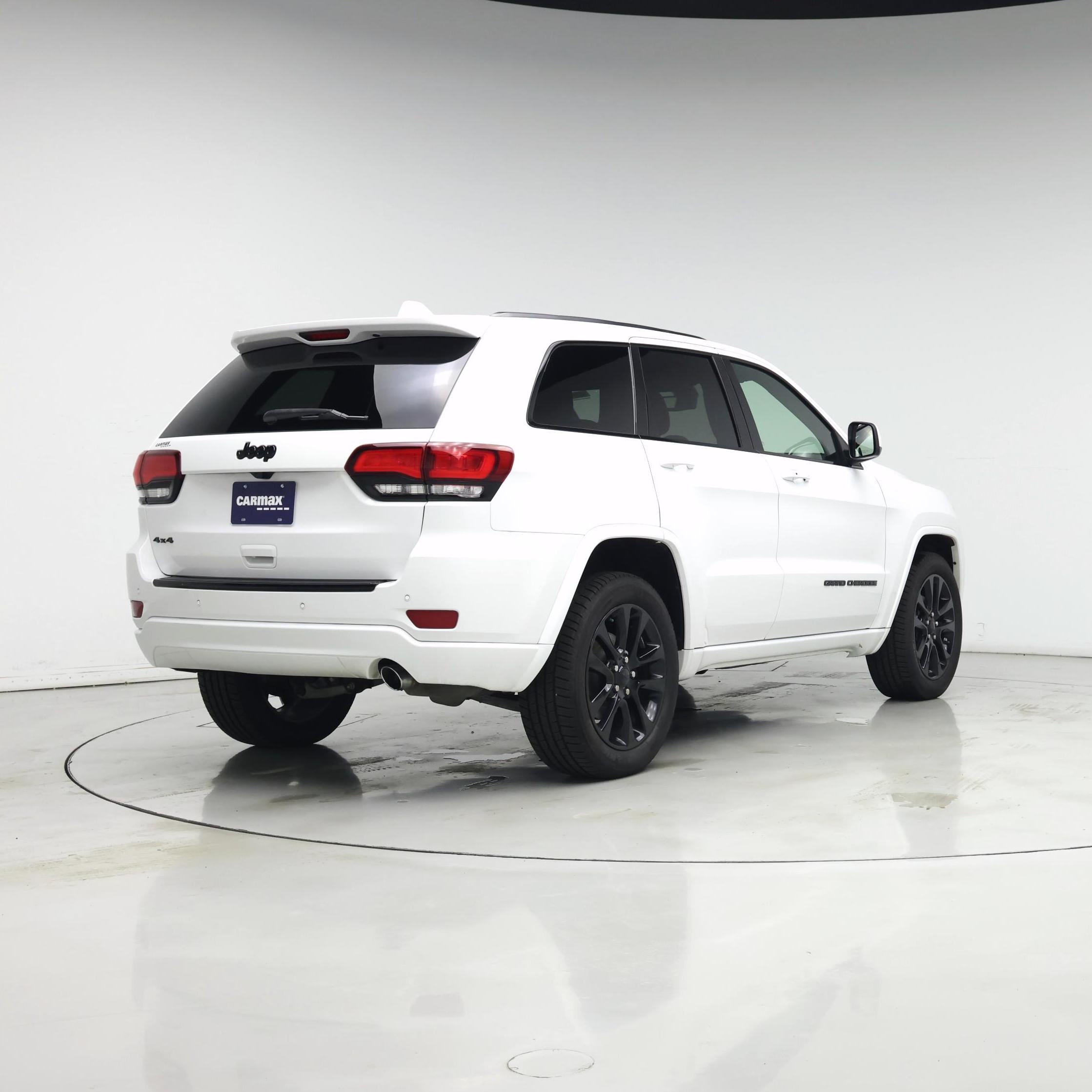 Thumbnail: 2018 Jeep Grand Cherokee - 8