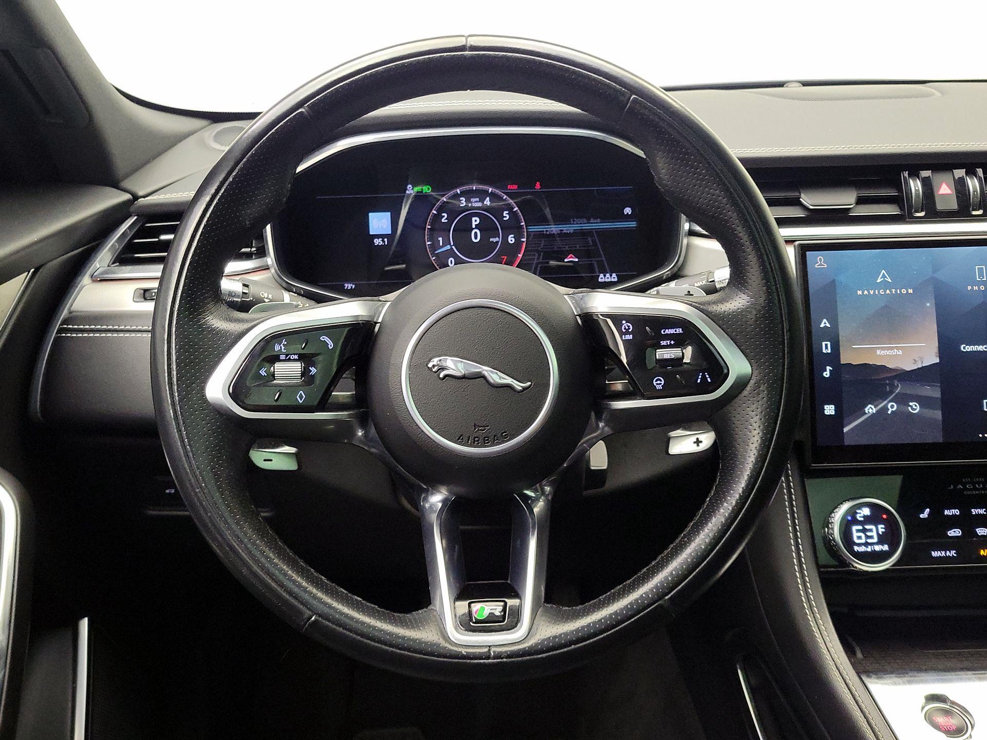 Thumbnail: 2021 Jaguar F-Pace - 10