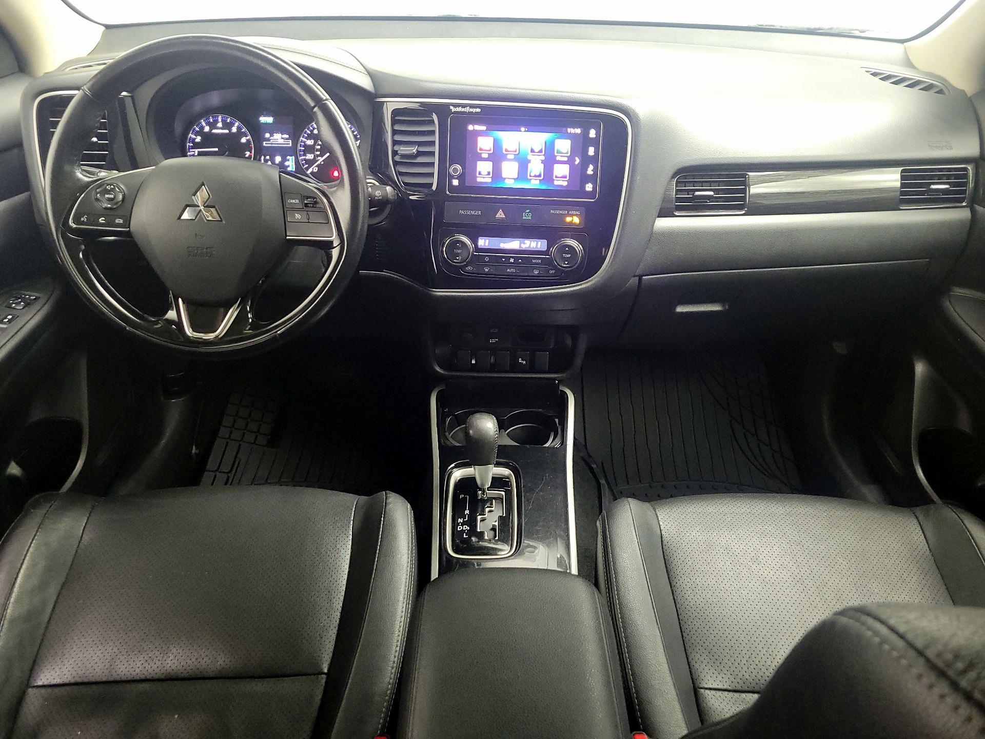 Thumbnail: 2017 Mitsubishi Outlander - 9