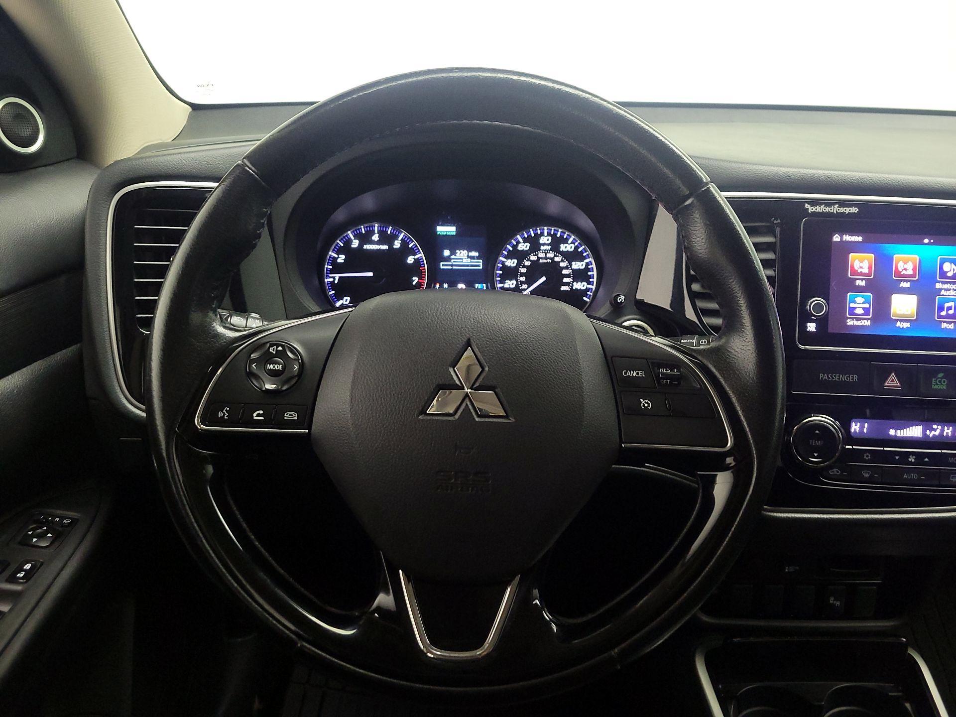 Thumbnail: 2017 Mitsubishi Outlander - 10