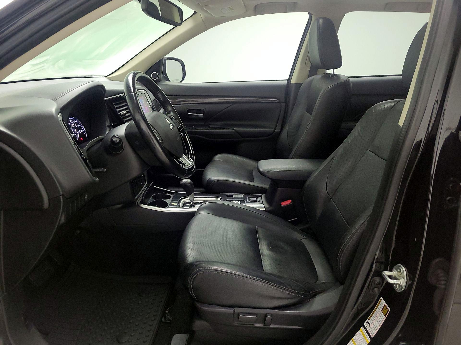 Thumbnail: 2017 Mitsubishi Outlander - 11