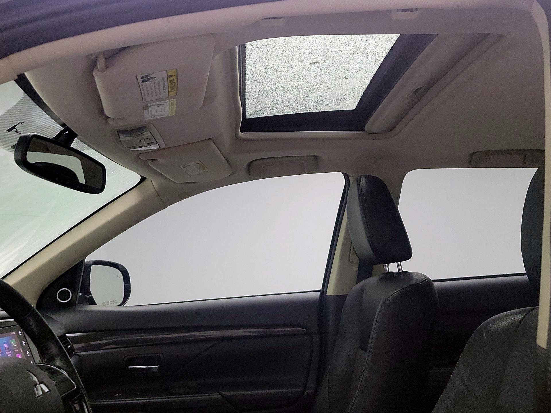 Thumbnail: 2017 Mitsubishi Outlander - 19