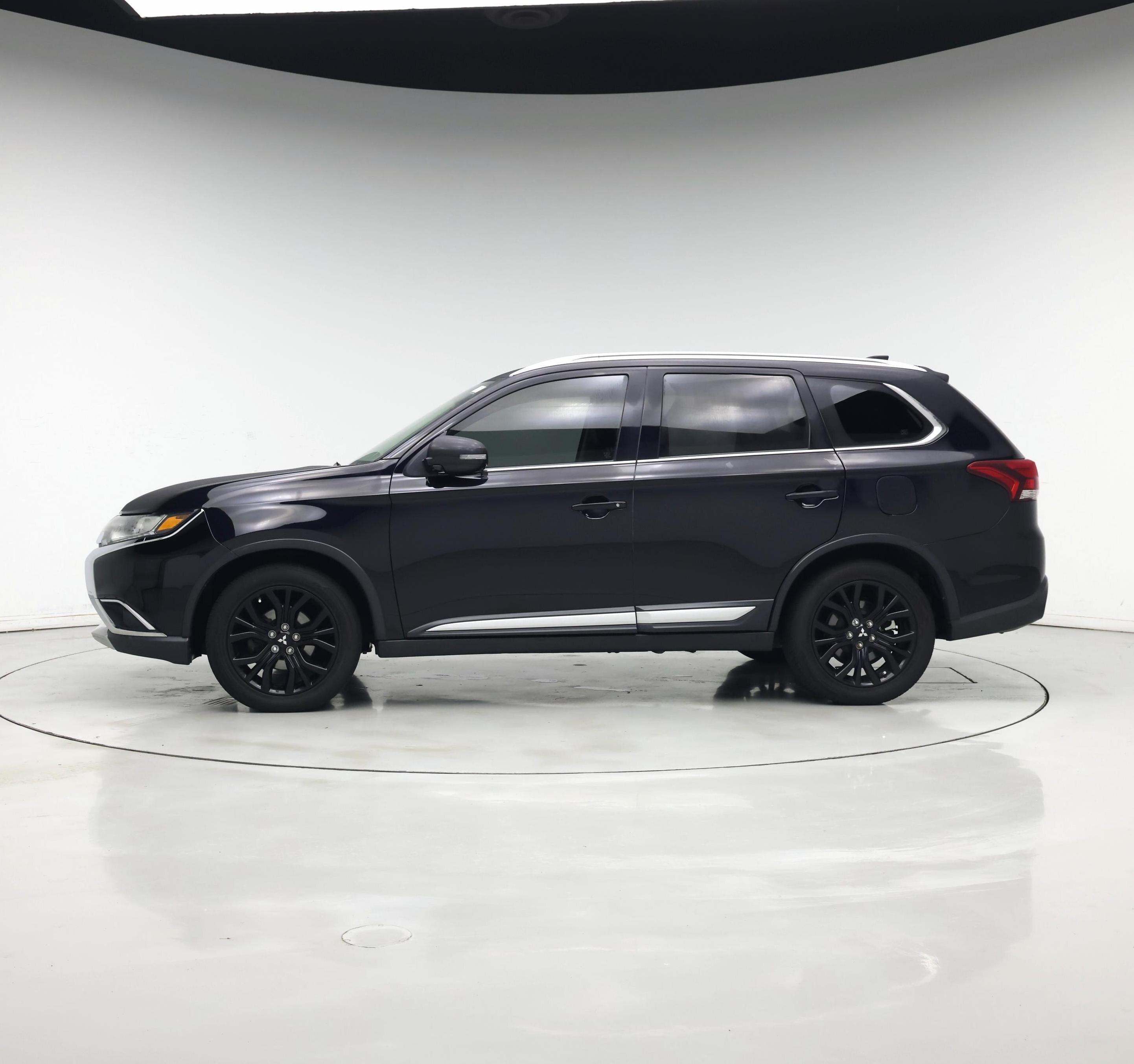 Thumbnail: 2017 Mitsubishi Outlander - 3