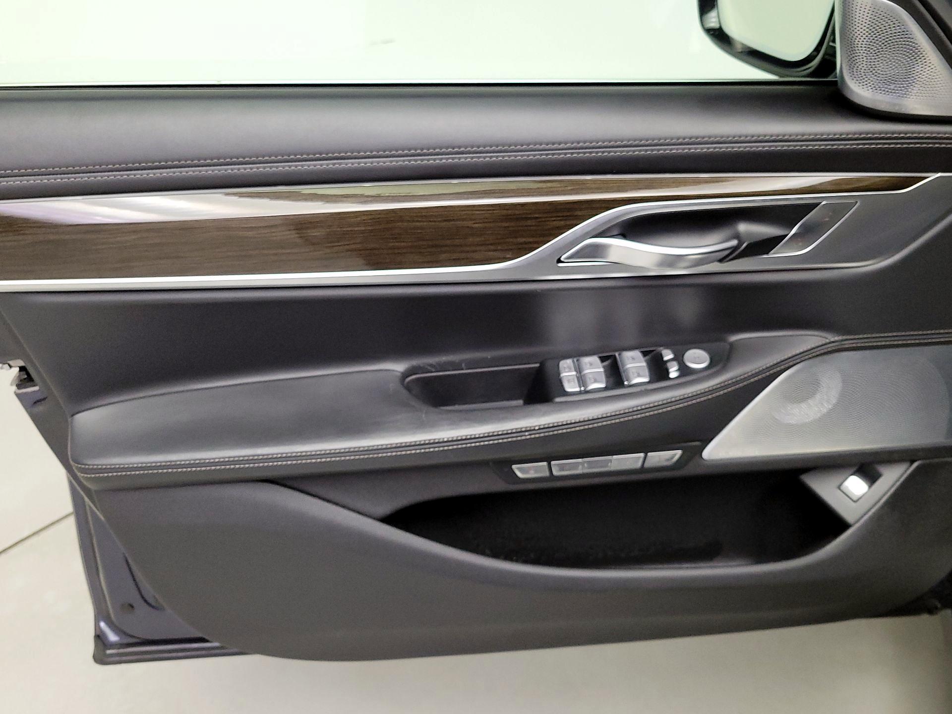 Thumbnail: 2018 BMW 7 Series - 12