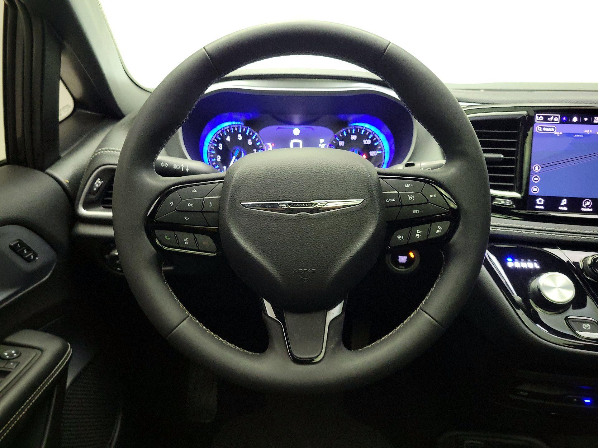 Thumbnail: 2022 Chrysler Pacifica - 10