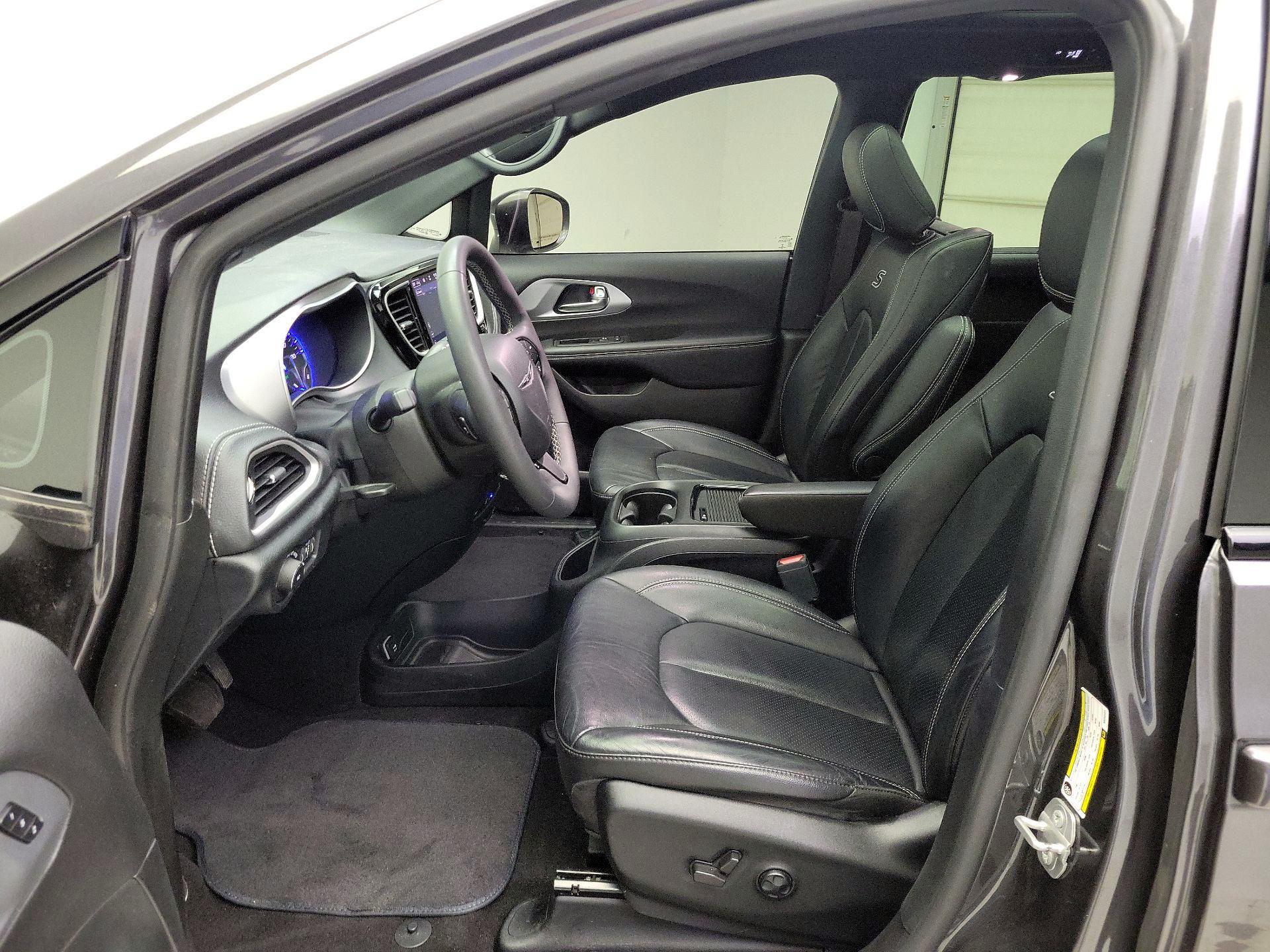 Thumbnail: 2022 Chrysler Pacifica - 11