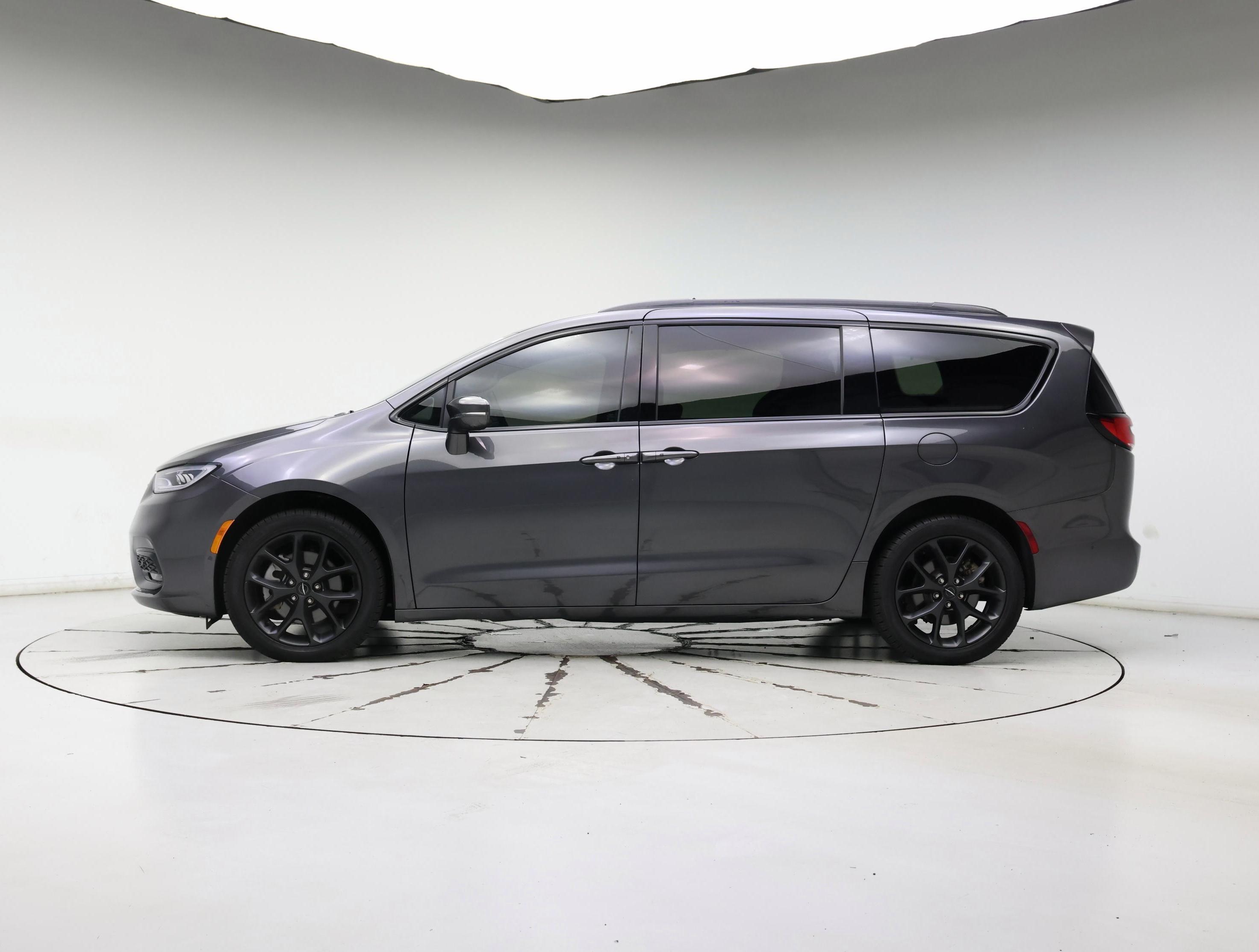 Thumbnail: 2022 Chrysler Pacifica - 3