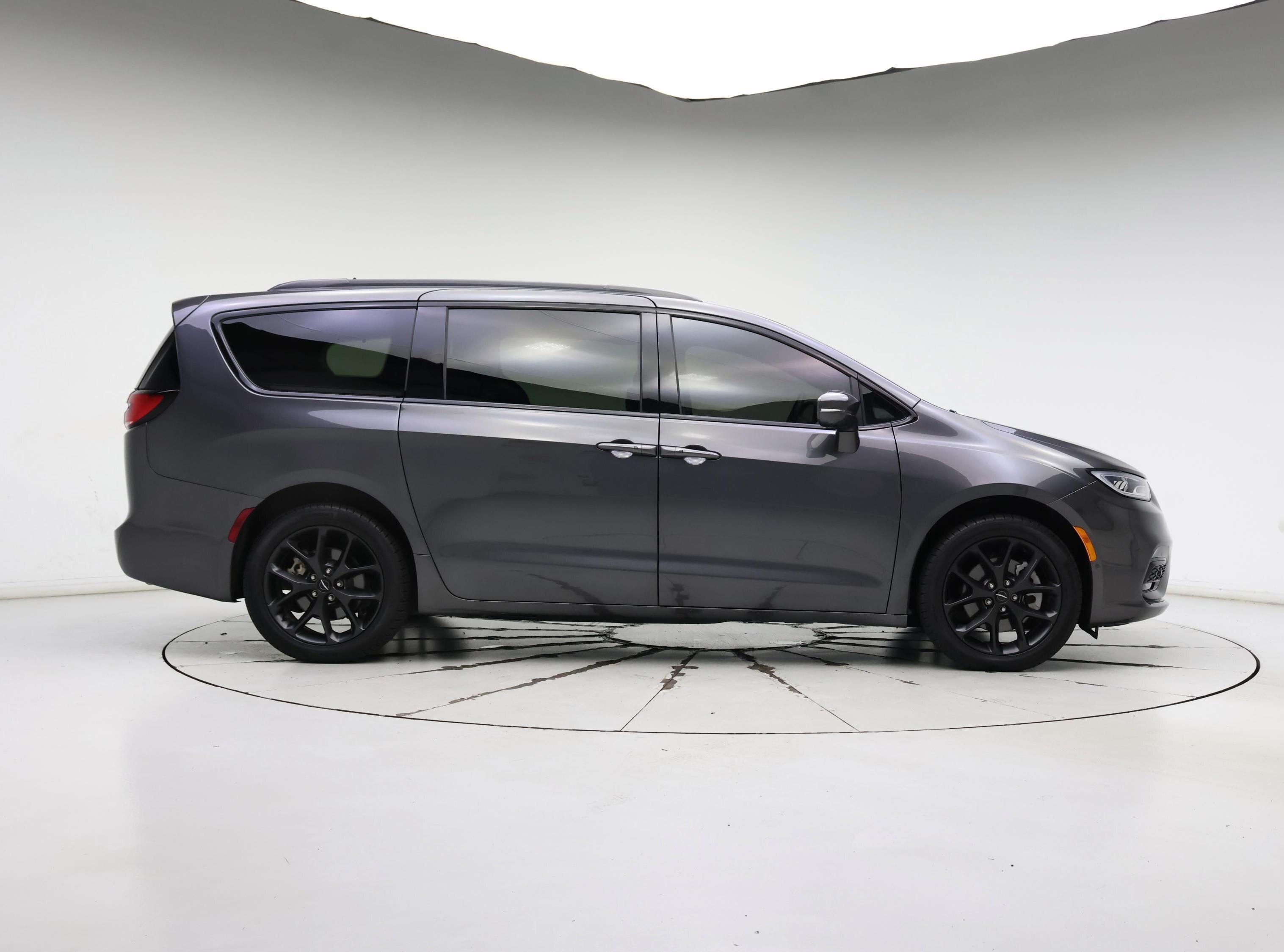 Thumbnail: 2022 Chrysler Pacifica - 7