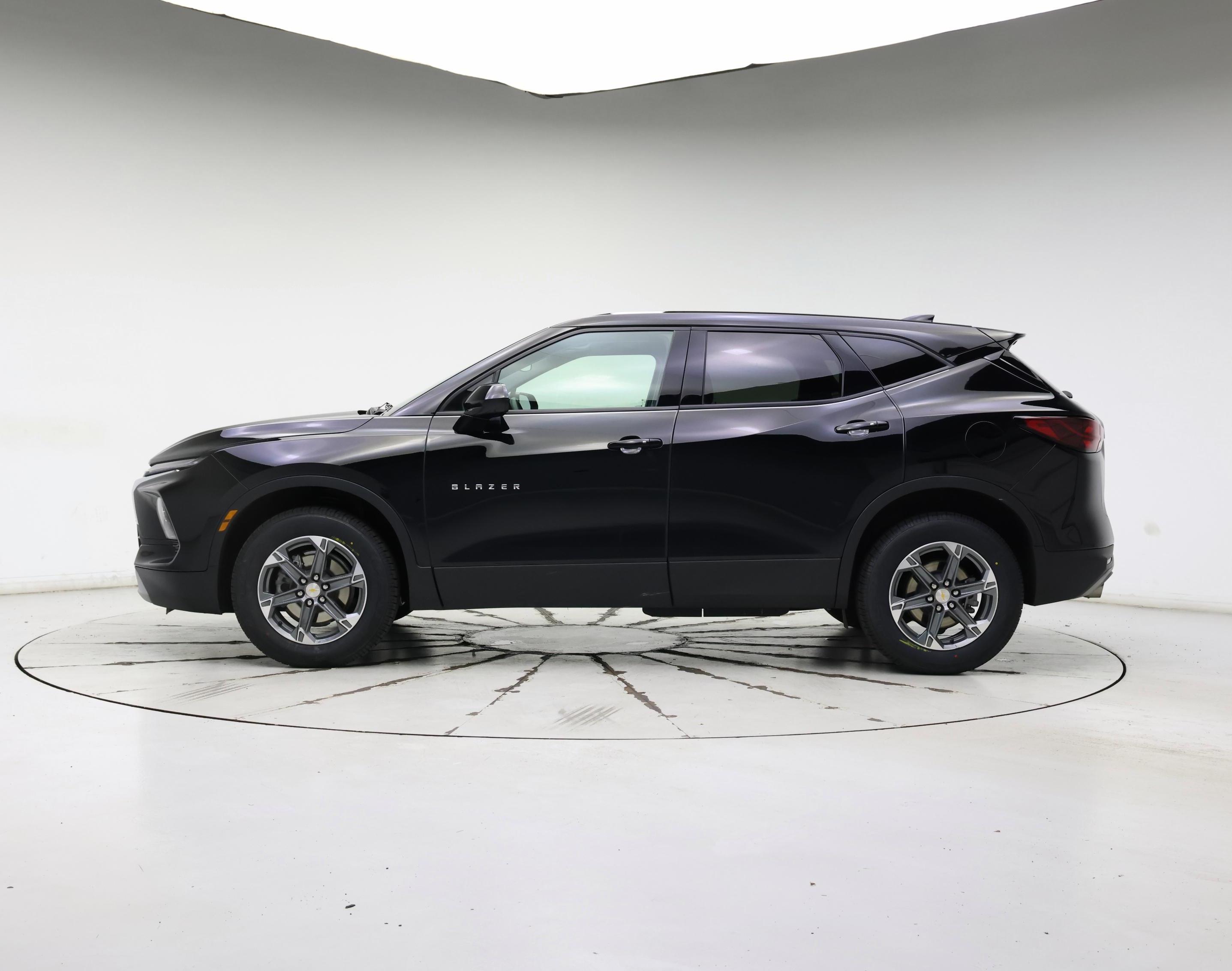 Thumbnail: 2023 Chevrolet Blazer - 3