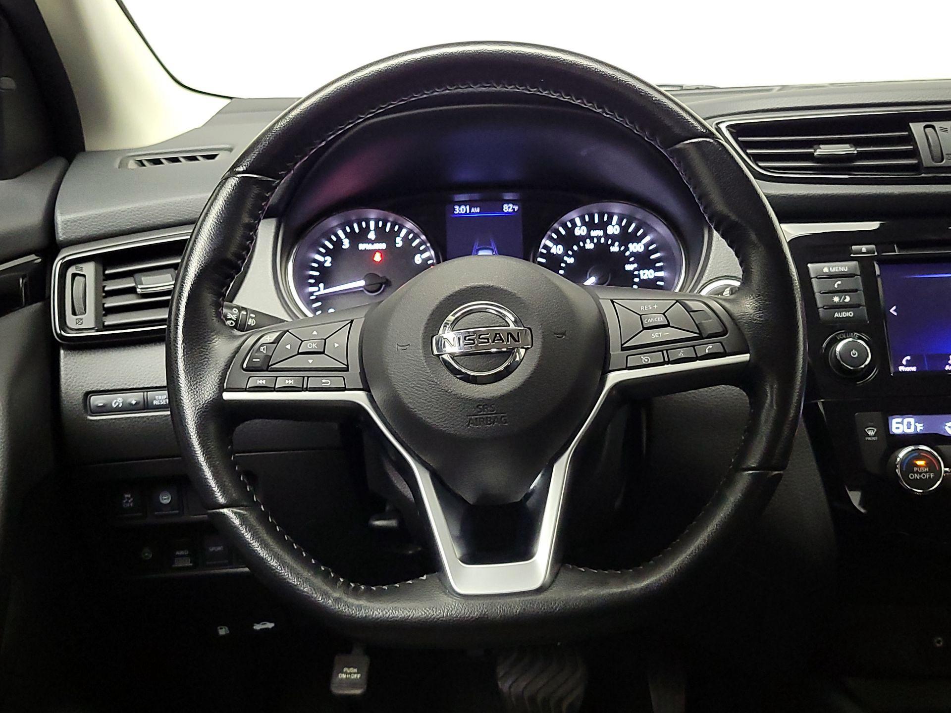 Thumbnail: 2020 Nissan Rogue Sport - 10