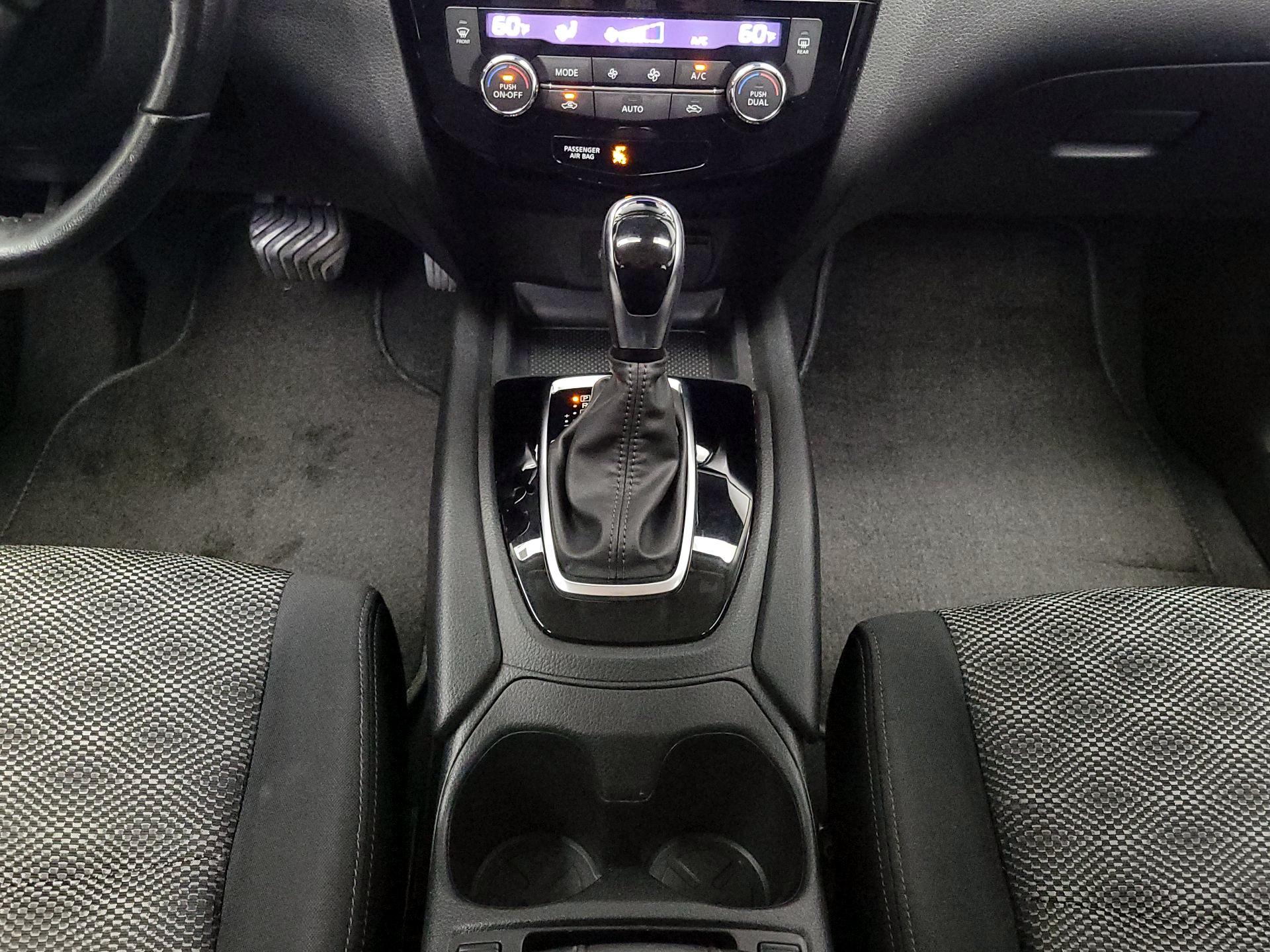 Thumbnail: 2020 Nissan Rogue Sport - 17