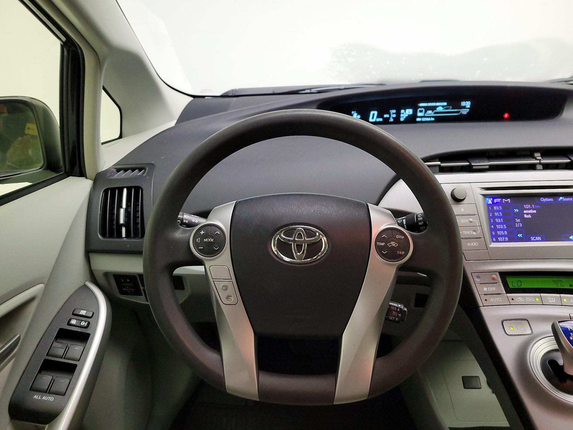 Thumbnail: 2015 Toyota Prius - 10