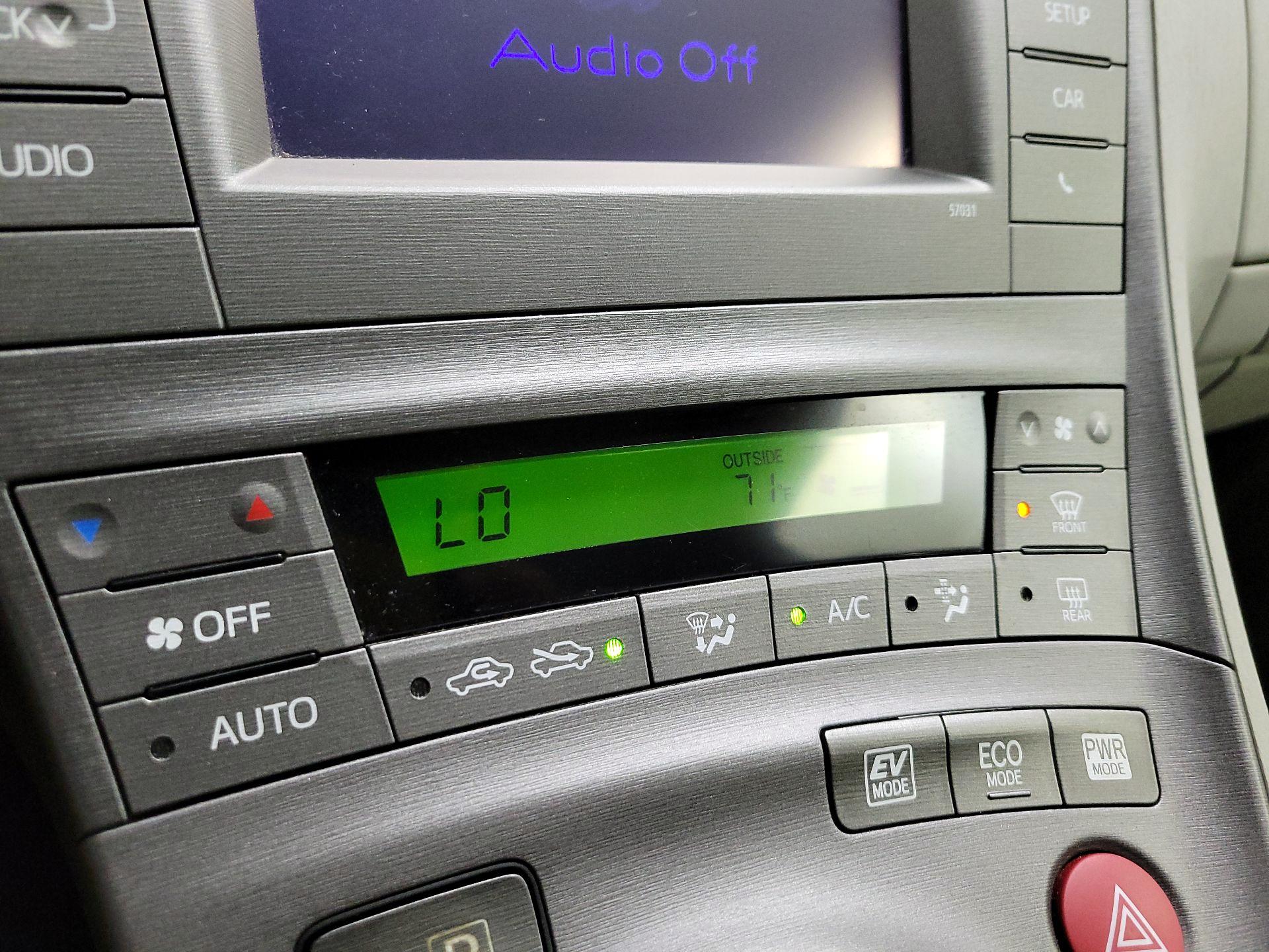 Thumbnail: 2015 Toyota Prius - 16