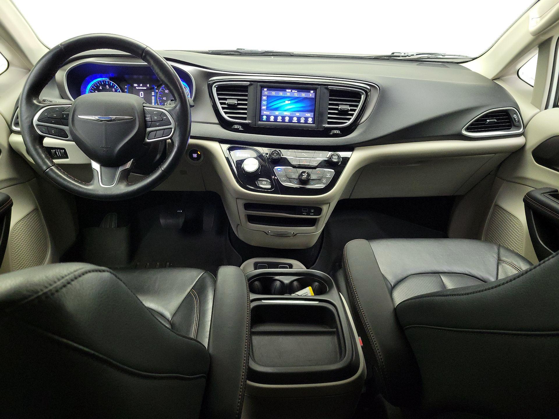 Thumbnail: 2020 Chrysler Pacifica - 9