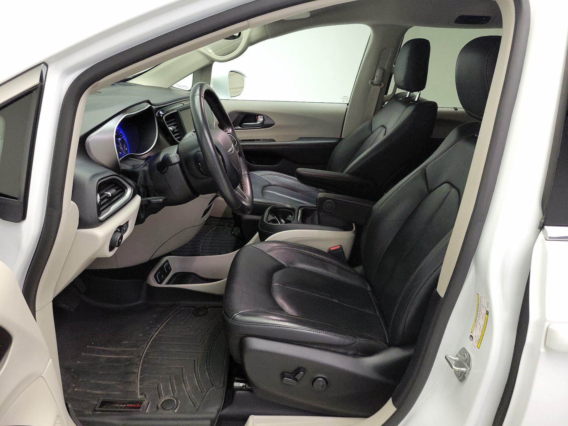 Thumbnail: 2020 Chrysler Pacifica - 11
