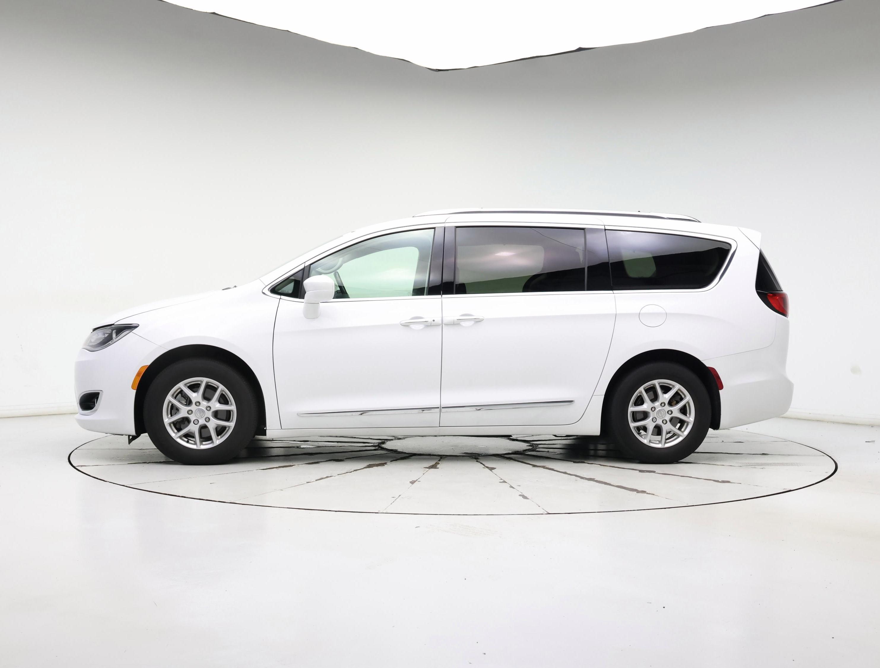 Thumbnail: 2020 Chrysler Pacifica - 3