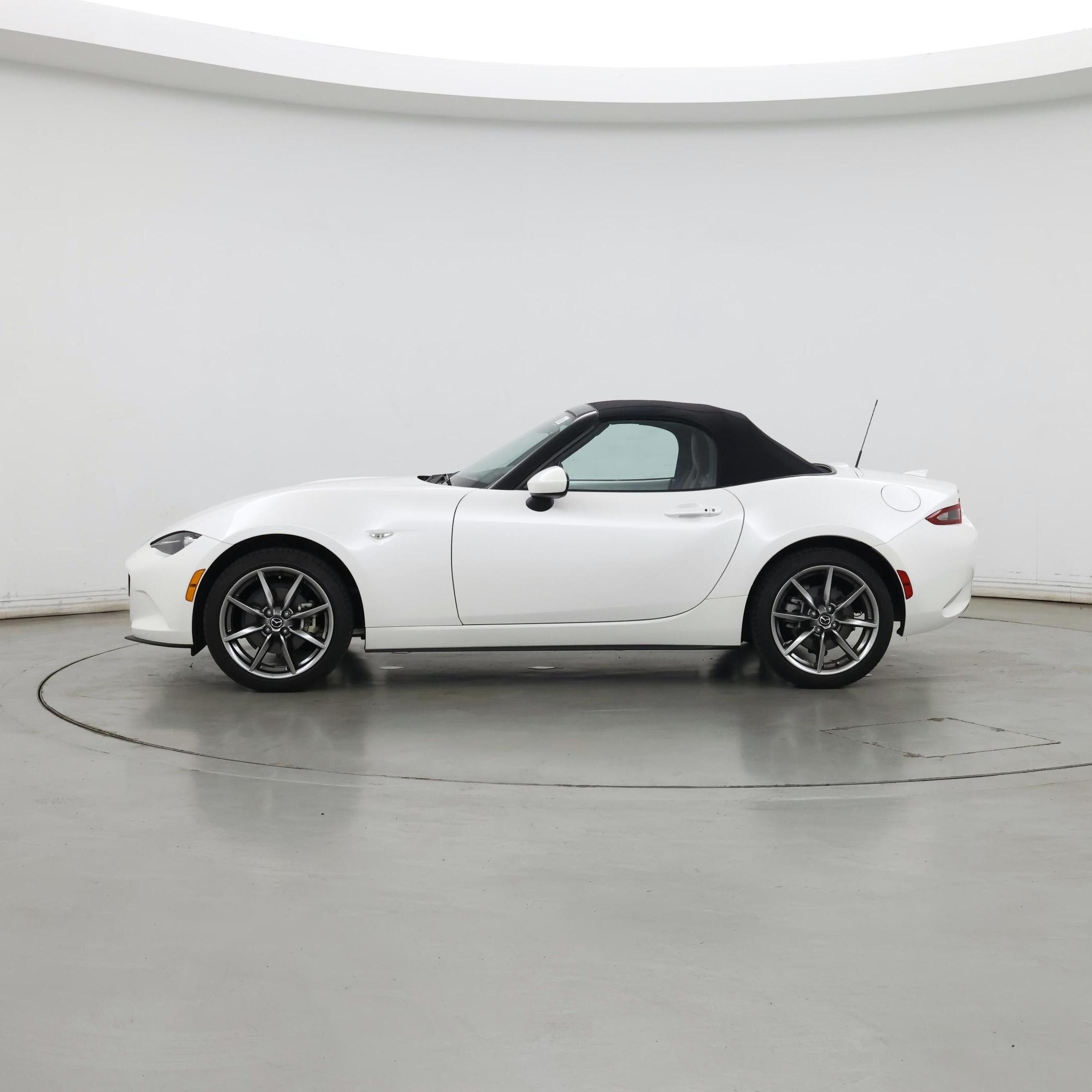 Thumbnail: 2023 Mazda MX-5 Miata - 3
