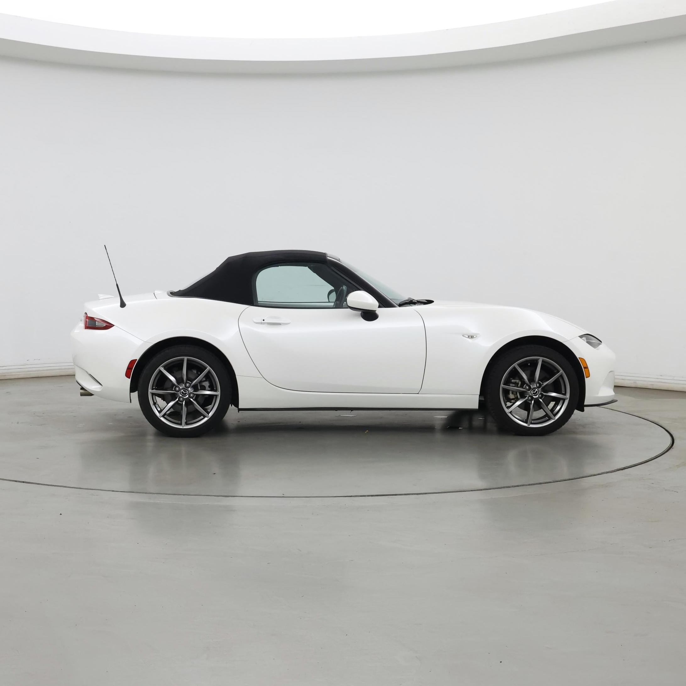 Thumbnail: 2023 Mazda MX-5 Miata - 7