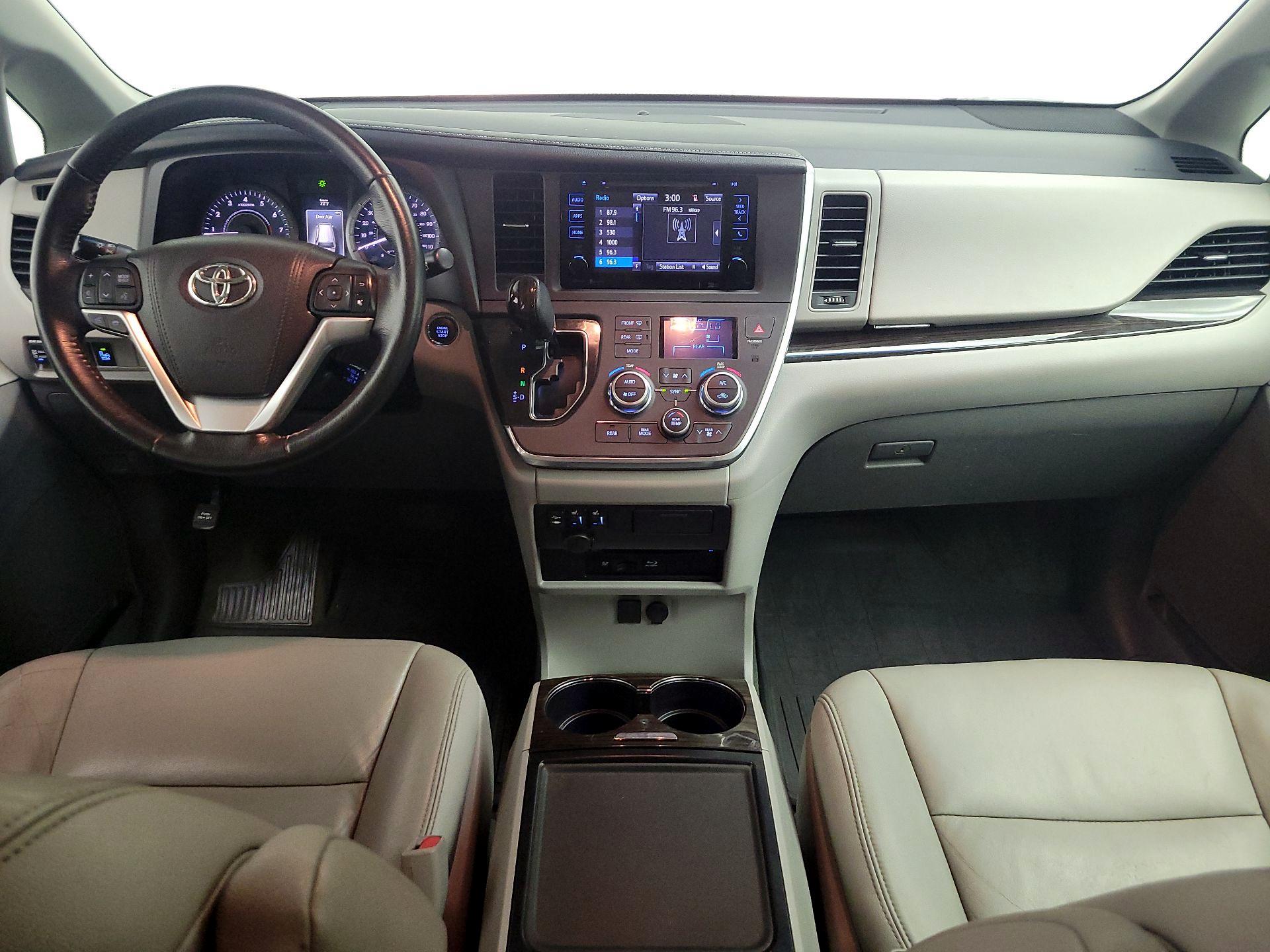 Thumbnail: 2015 Toyota Sienna - 9