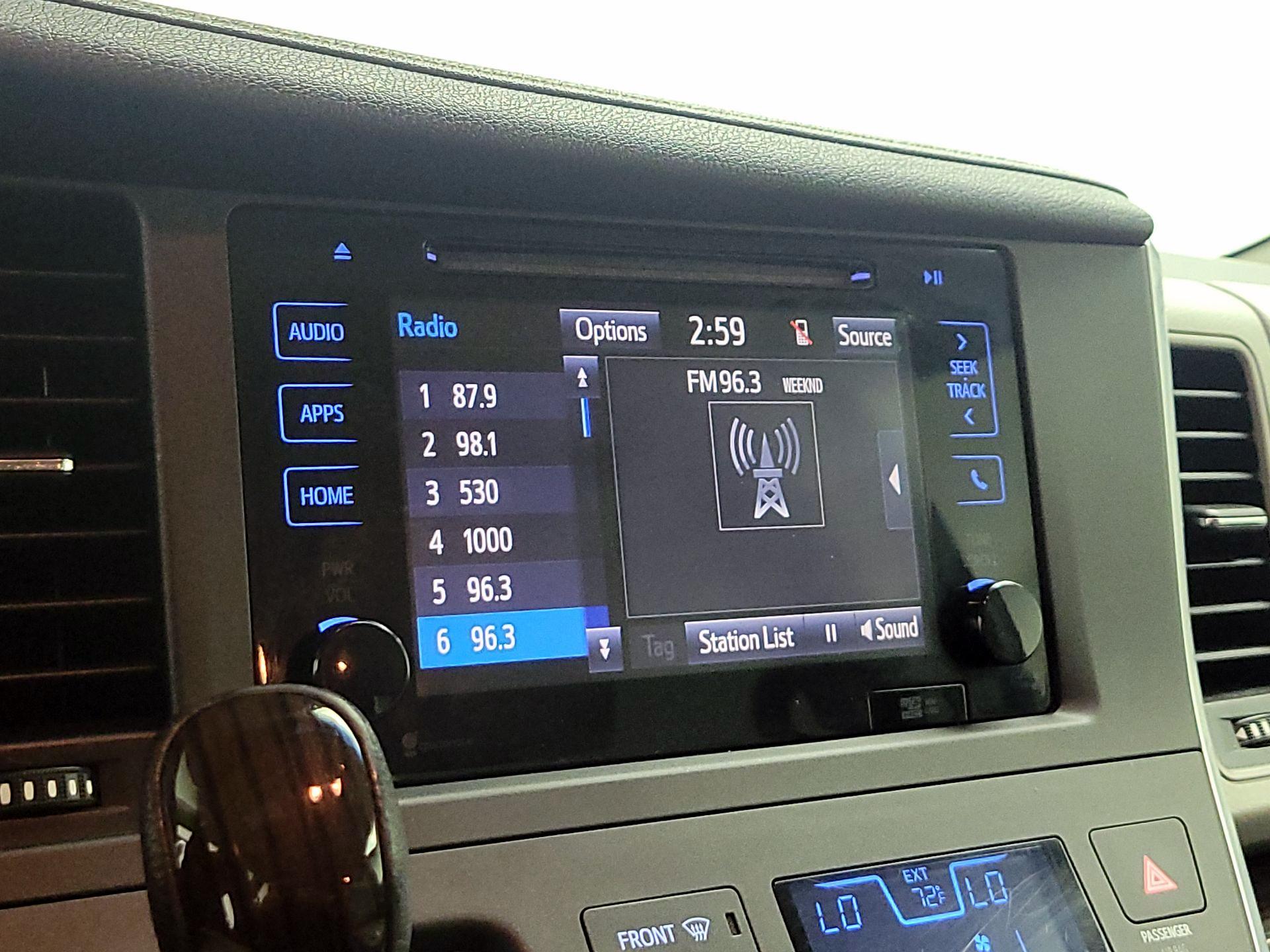 Thumbnail: 2015 Toyota Sienna - 15