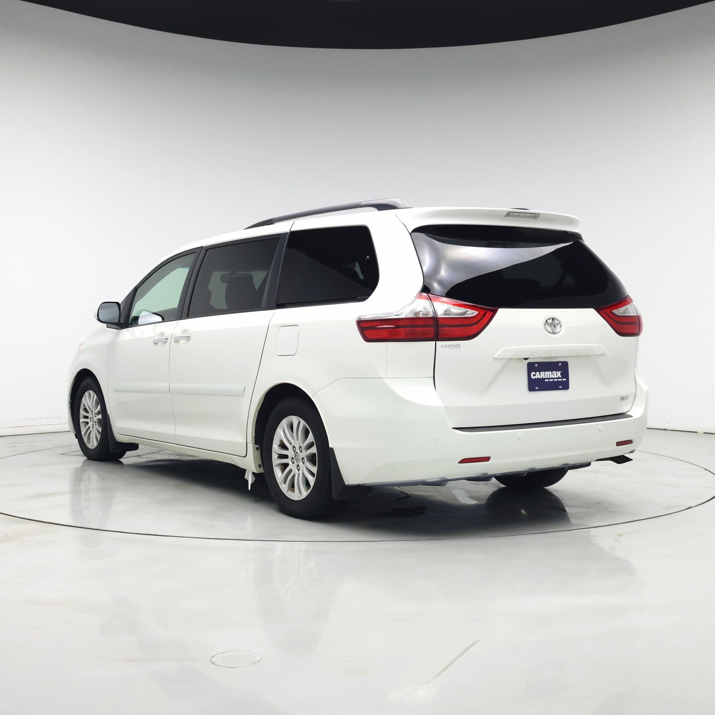 Thumbnail: 2015 Toyota Sienna - 2