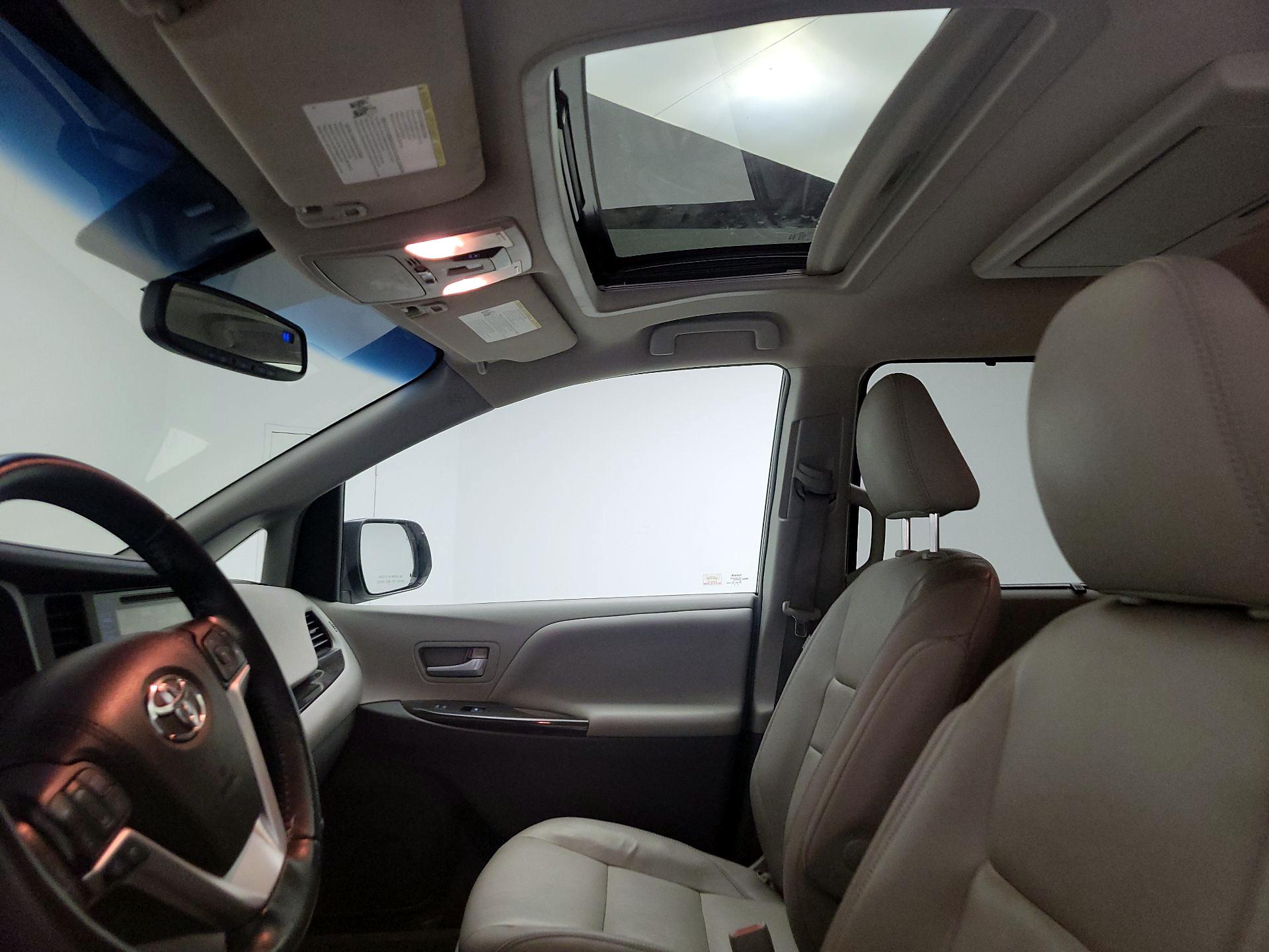 Thumbnail: 2015 Toyota Sienna - 19