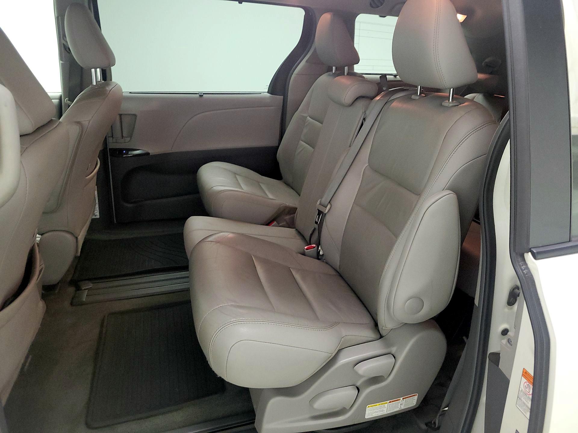 Thumbnail: 2015 Toyota Sienna - 20