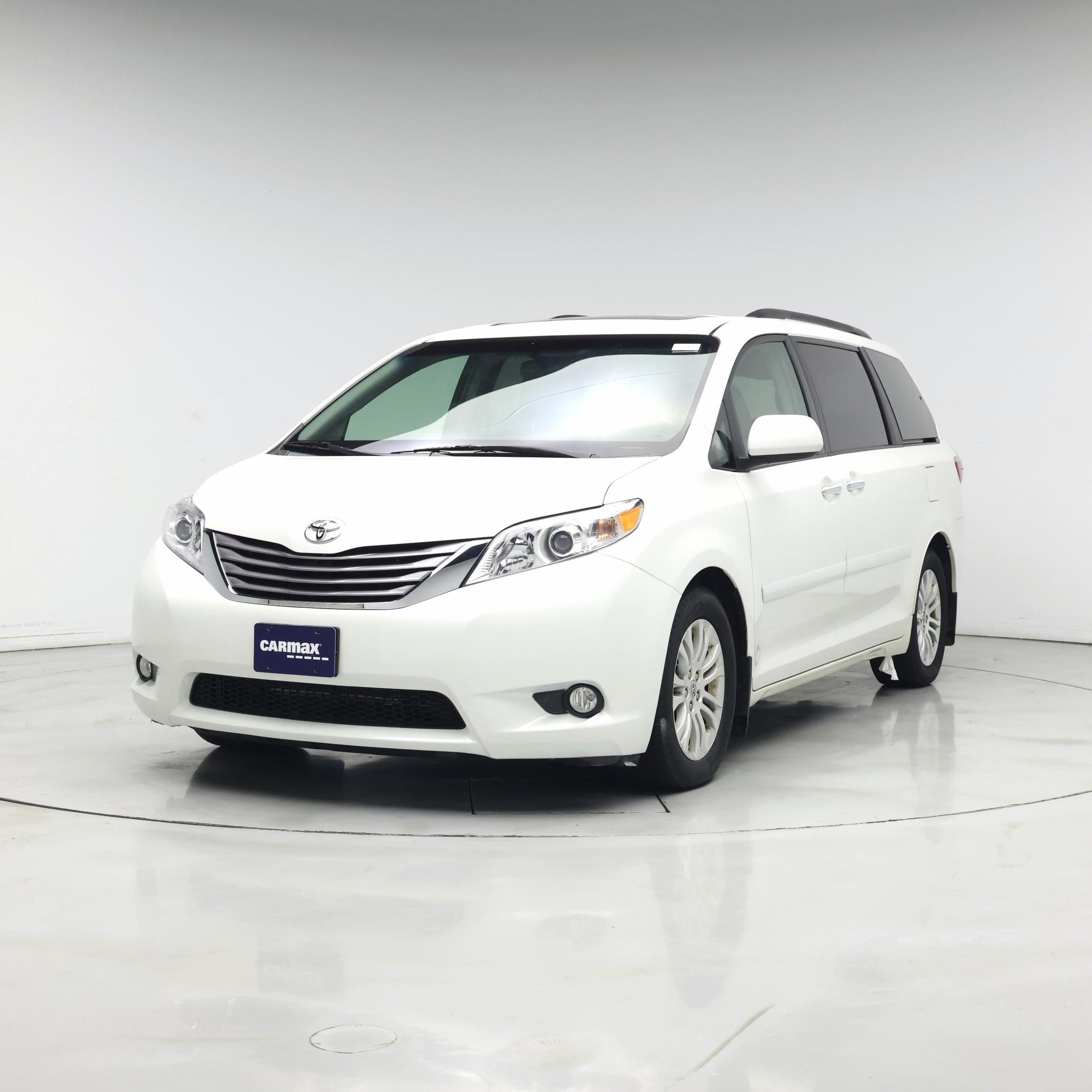 Thumbnail: 2015 Toyota Sienna - 4