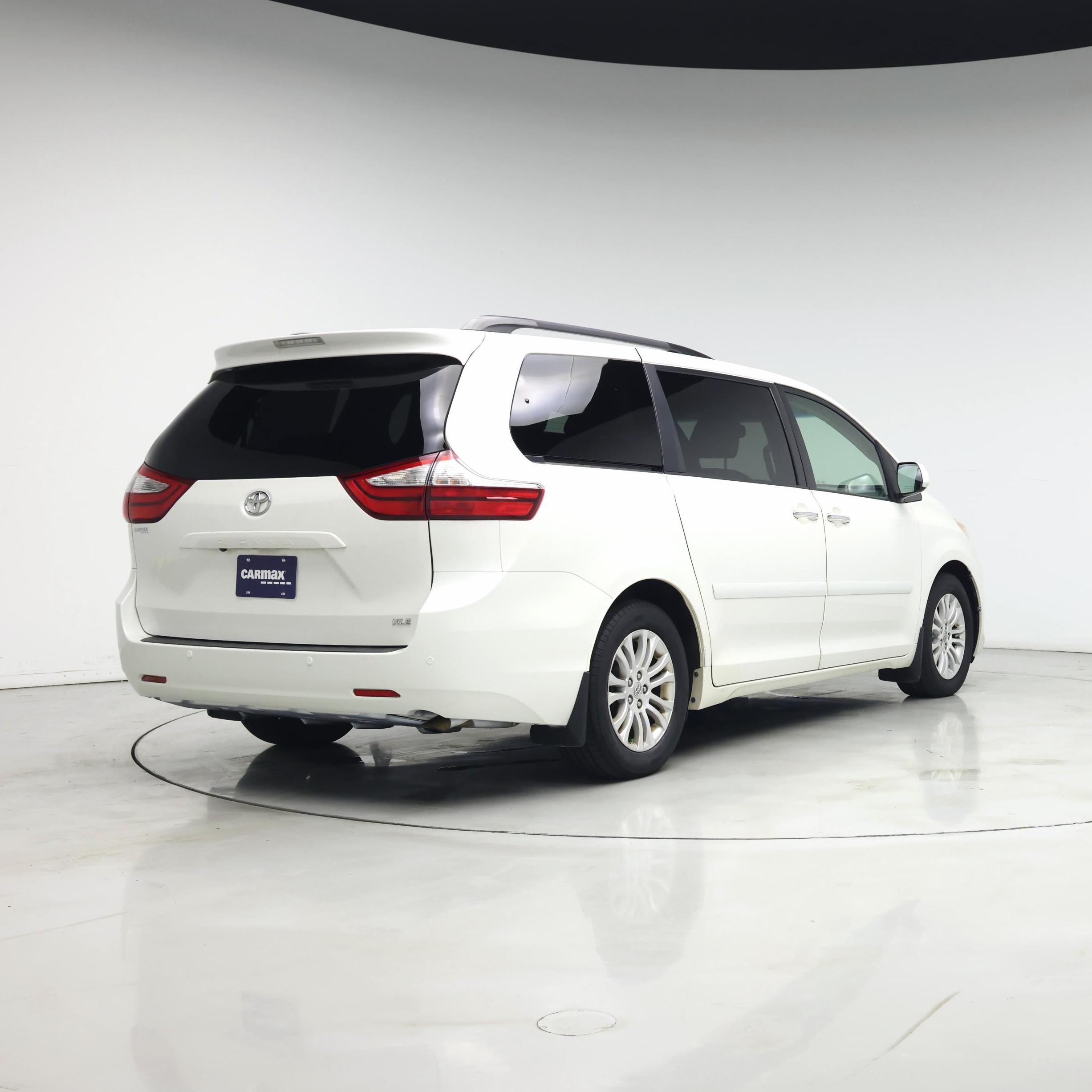 Thumbnail: 2015 Toyota Sienna - 8