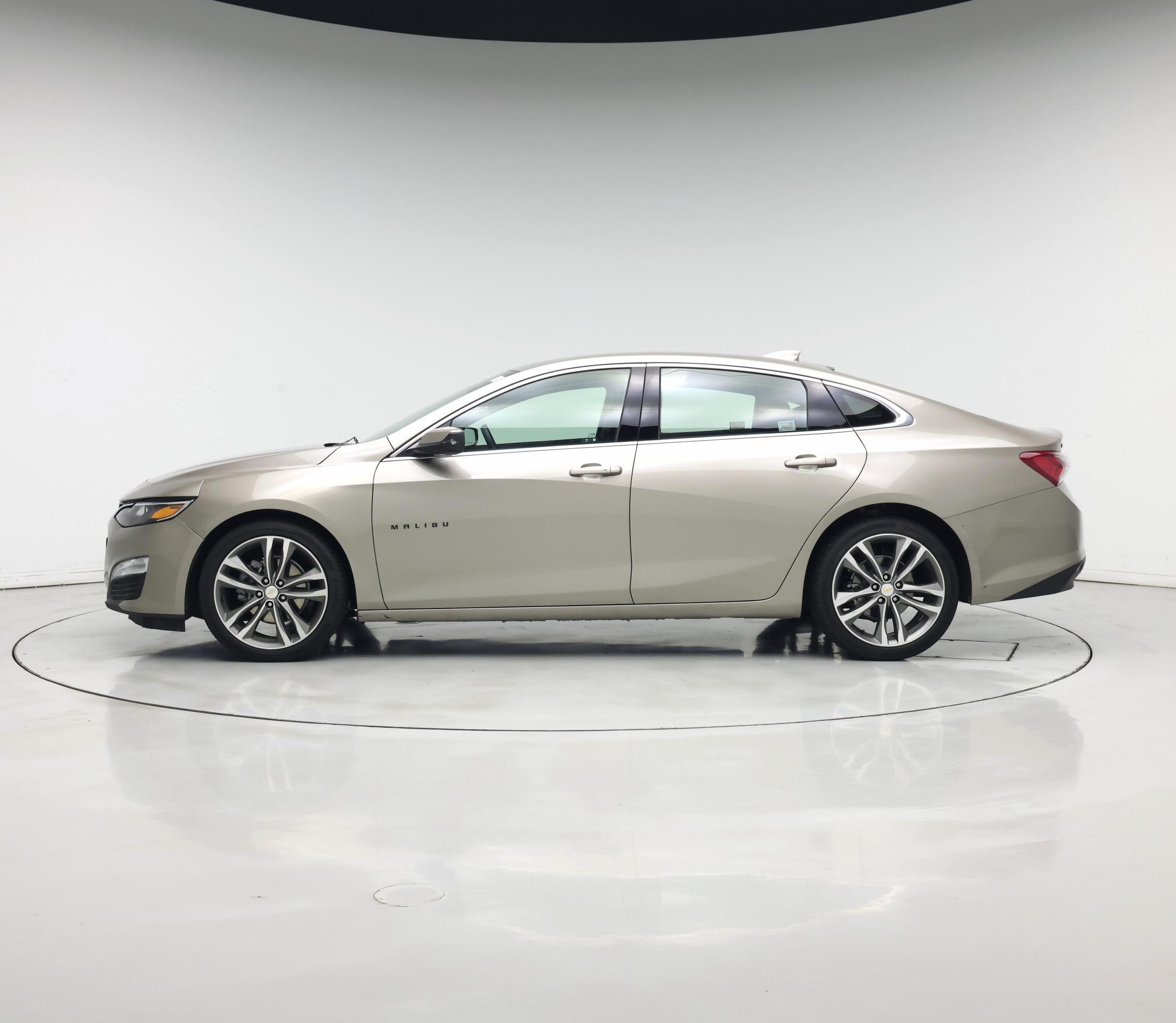 Thumbnail: 2022 Chevrolet Malibu - 3