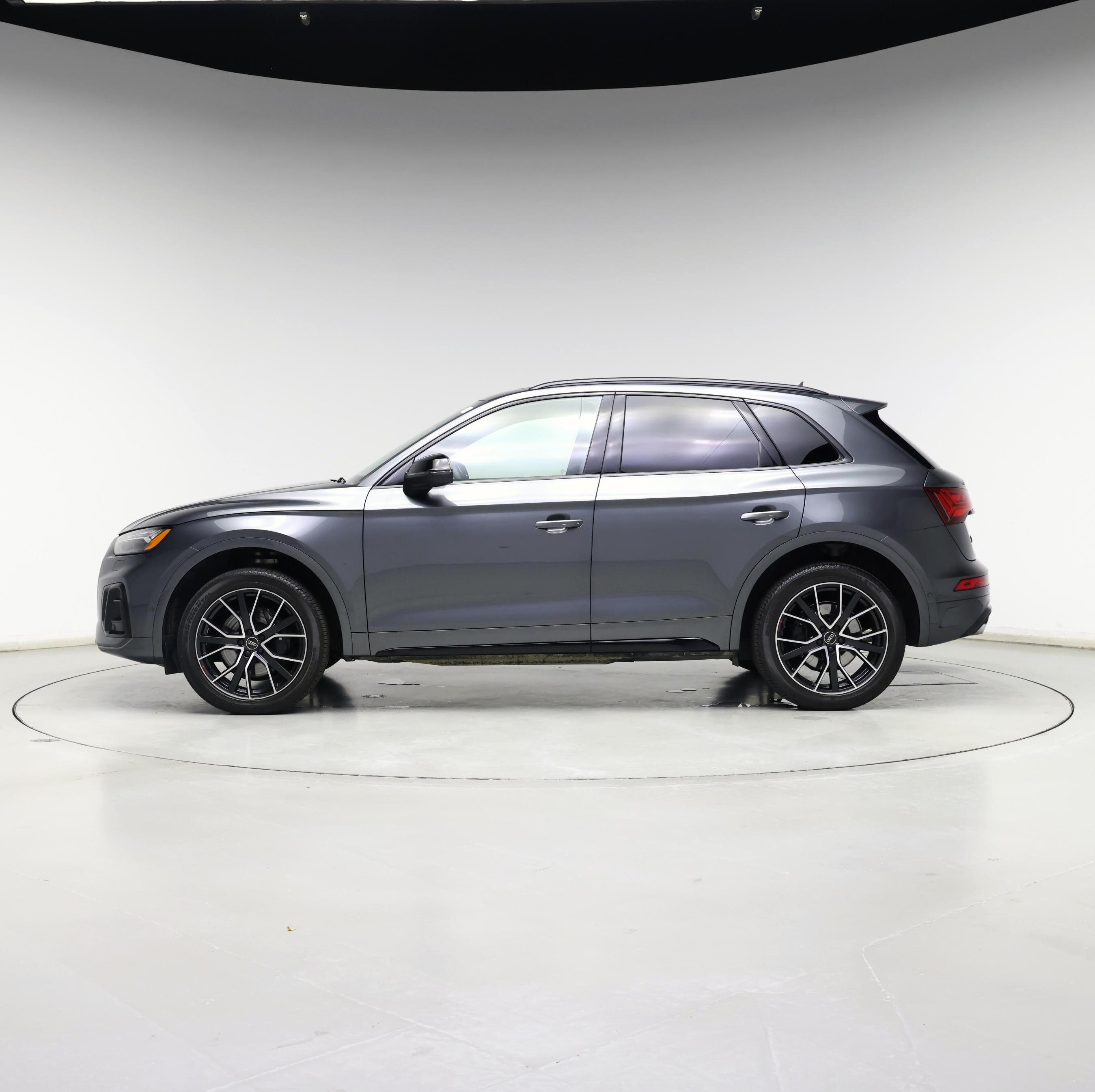 Thumbnail: 2023 Audi SQ5 - 3