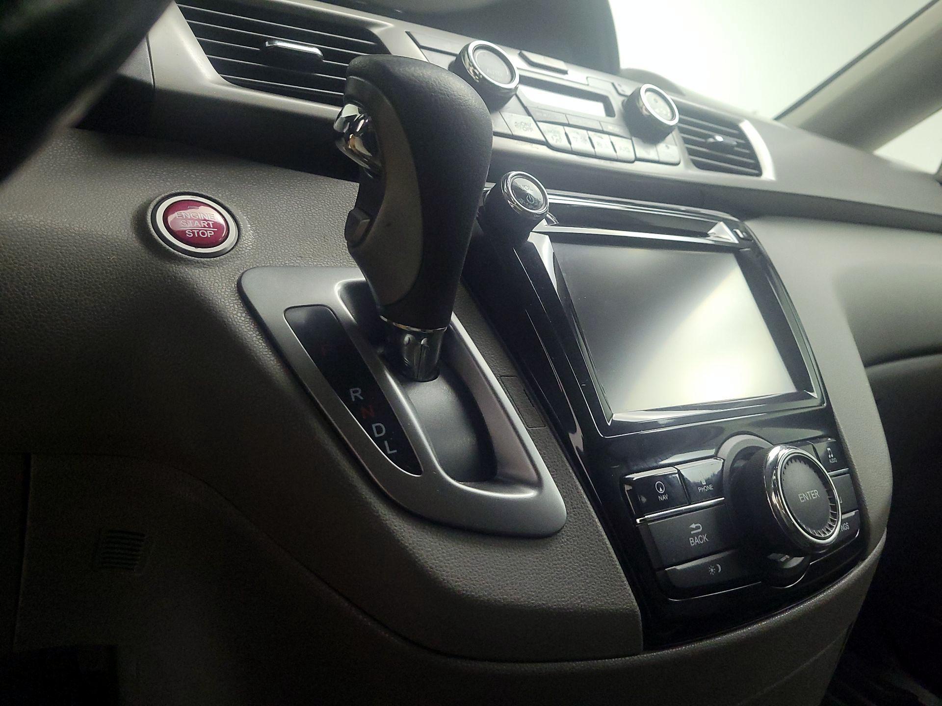 Thumbnail: 2016 Honda Odyssey - 17
