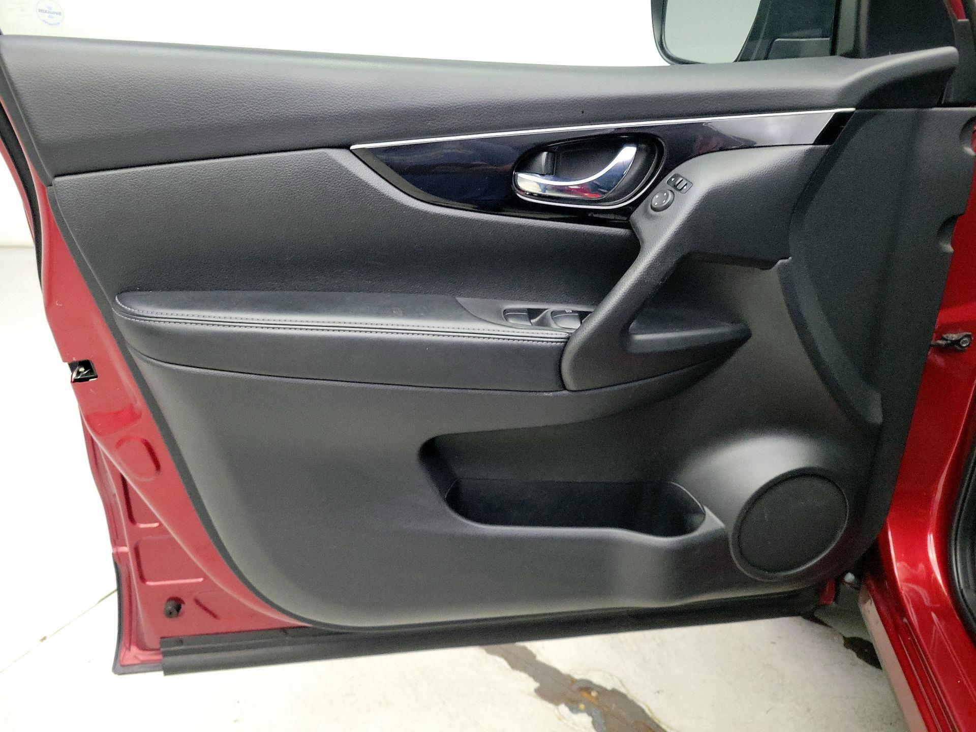 Thumbnail: 2019 Nissan Rogue Sport - 12